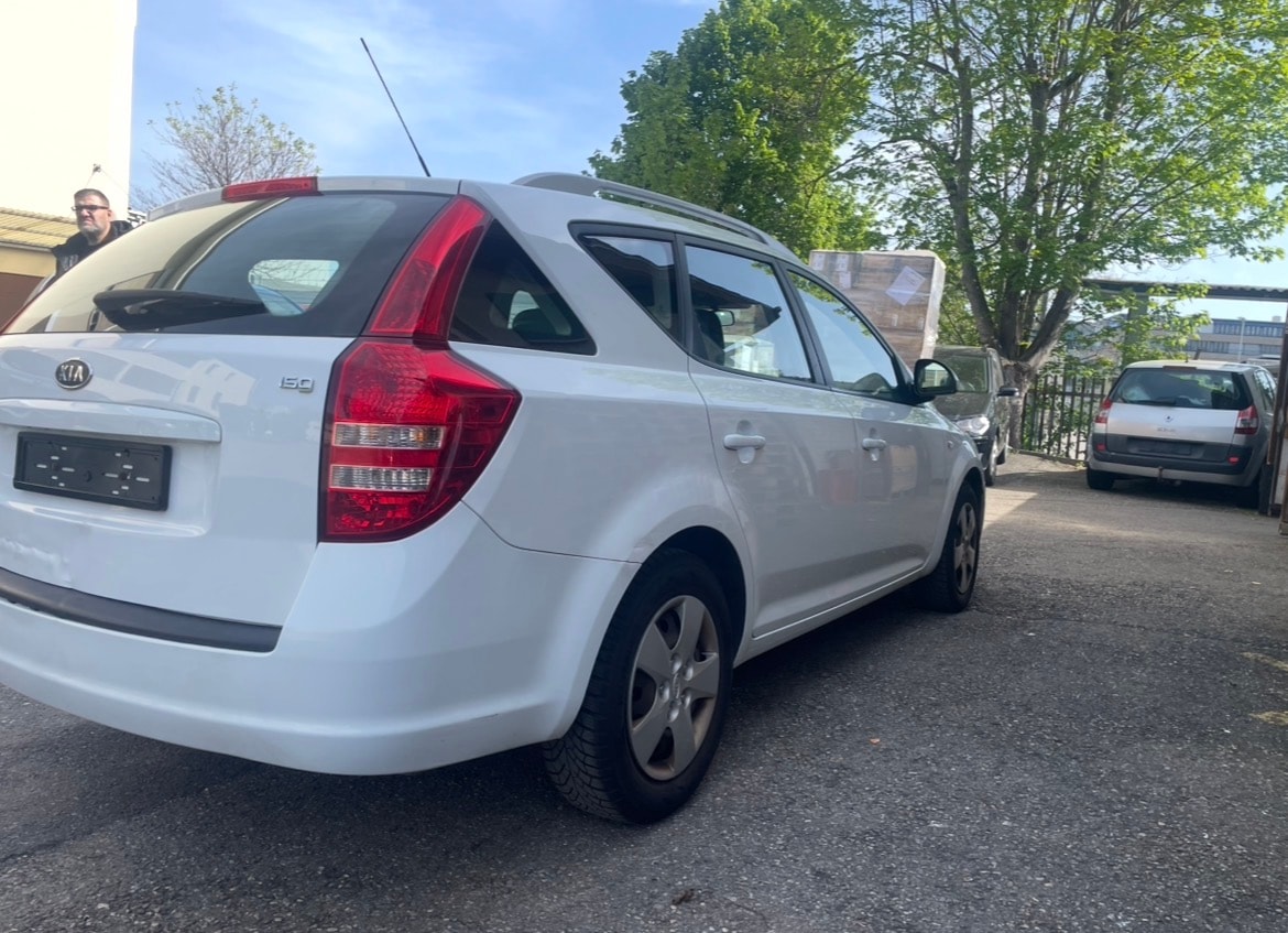 KIA Cee'd Sporty Wagon 1.4 16V Eco-image-4