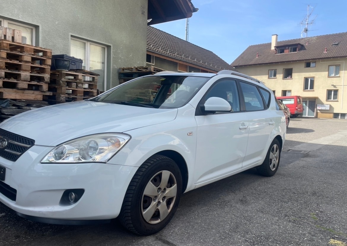 KIA Cee'd Sporty Wagon 1.4 16V Eco-image-1