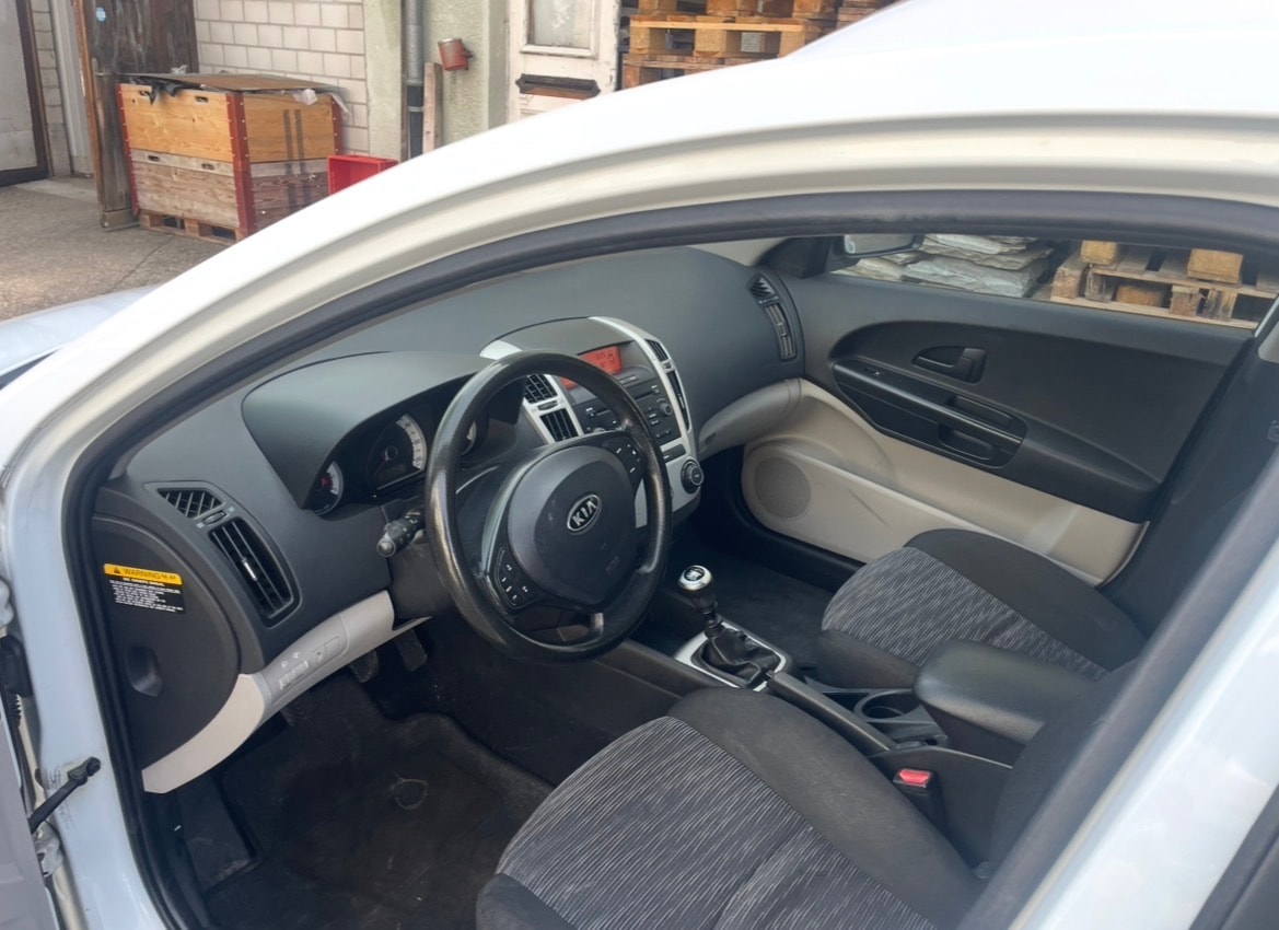 KIA Cee'd Sporty Wagon 1.4 16V Eco-image-8