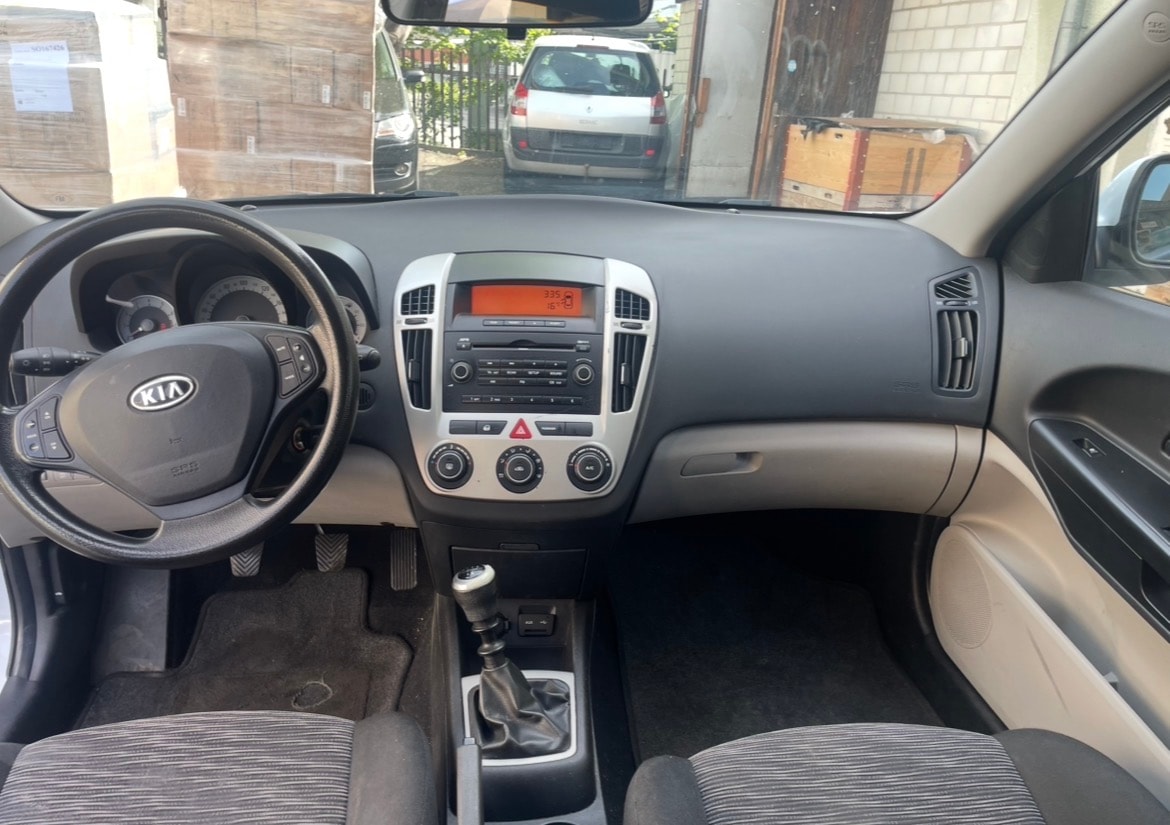 KIA Cee'd Sporty Wagon 1.4 16V Eco-image-6