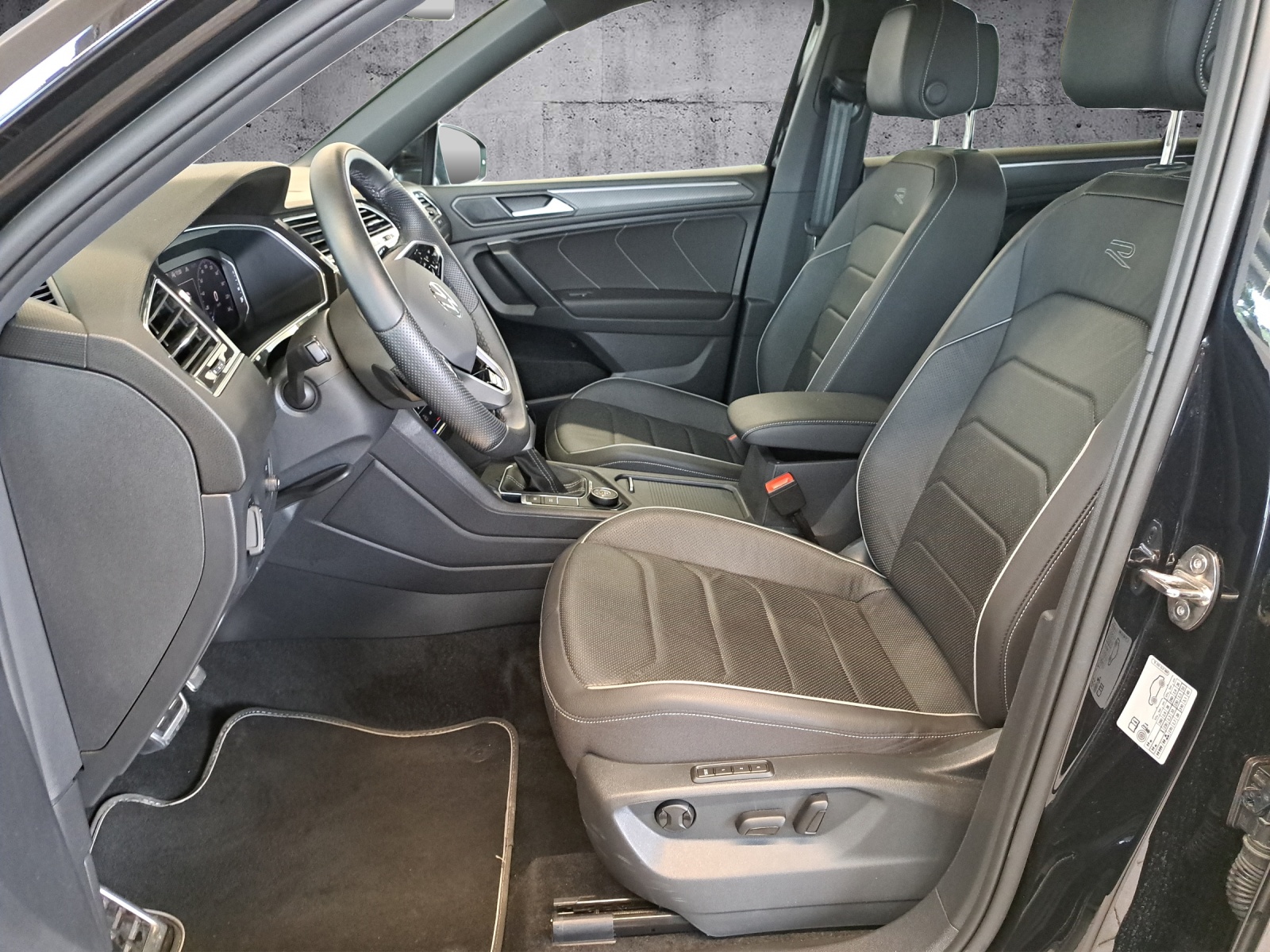 VW Tiguan Allspace 2.0 TSI R-Line-image-9