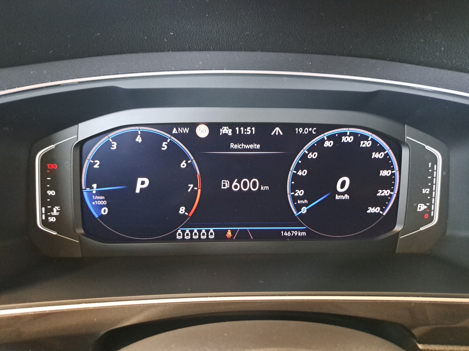 VW Tiguan Allspace 2.0 TSI R-Line-image-11