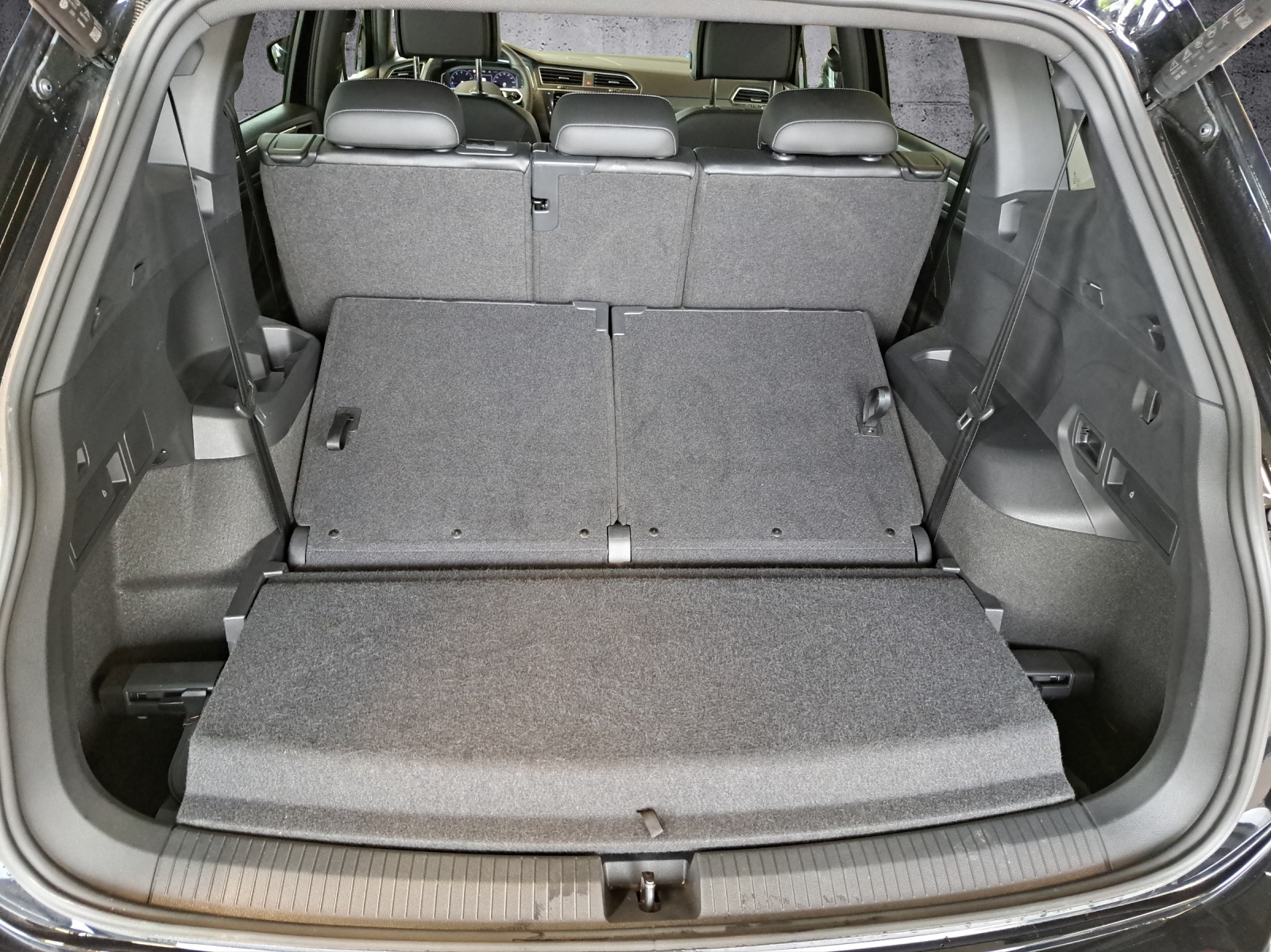 VW Tiguan Allspace 2.0 TSI R-Line-image-16