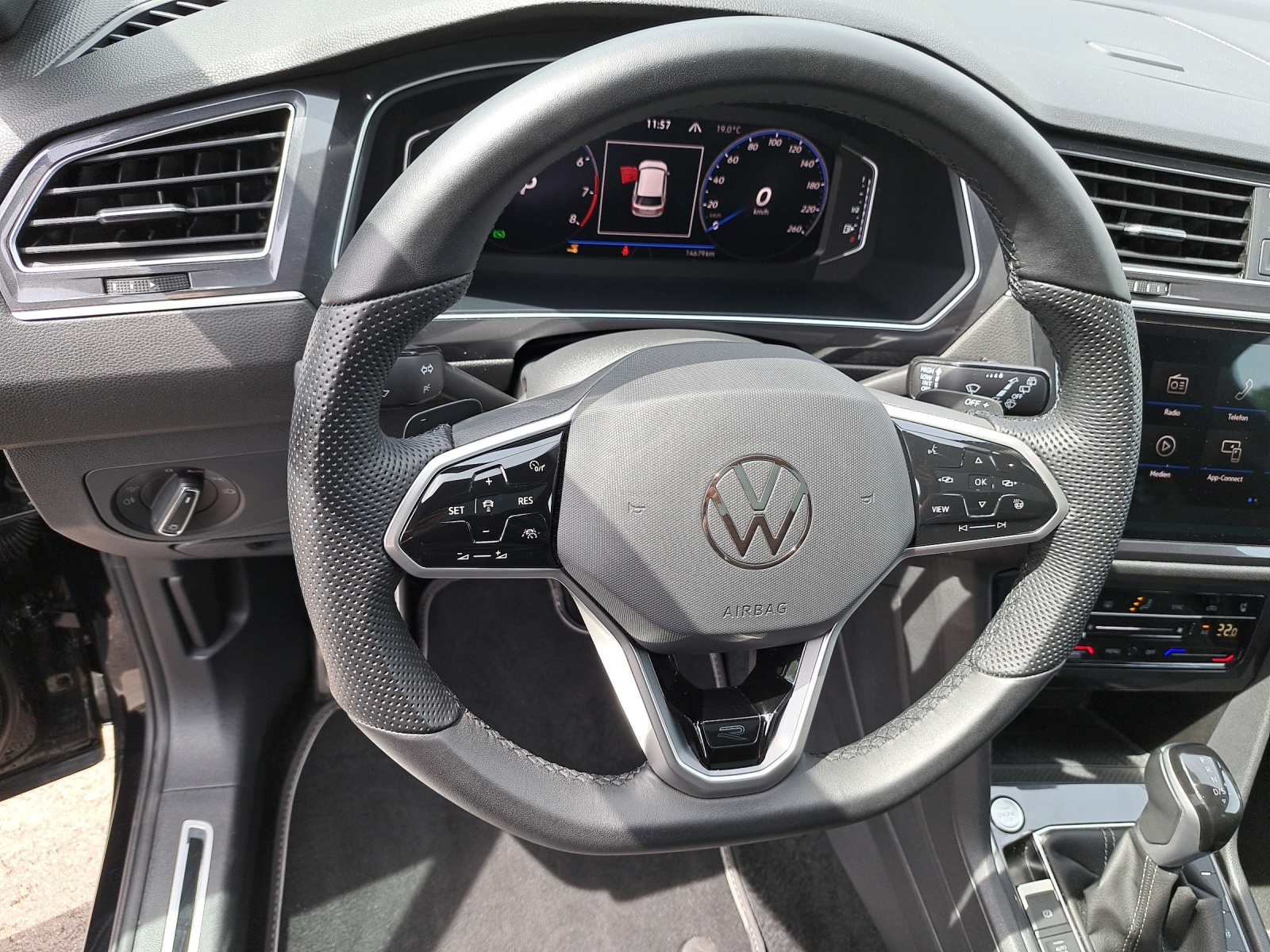 VW Tiguan Allspace 2.0 TSI R-Line-image-21
