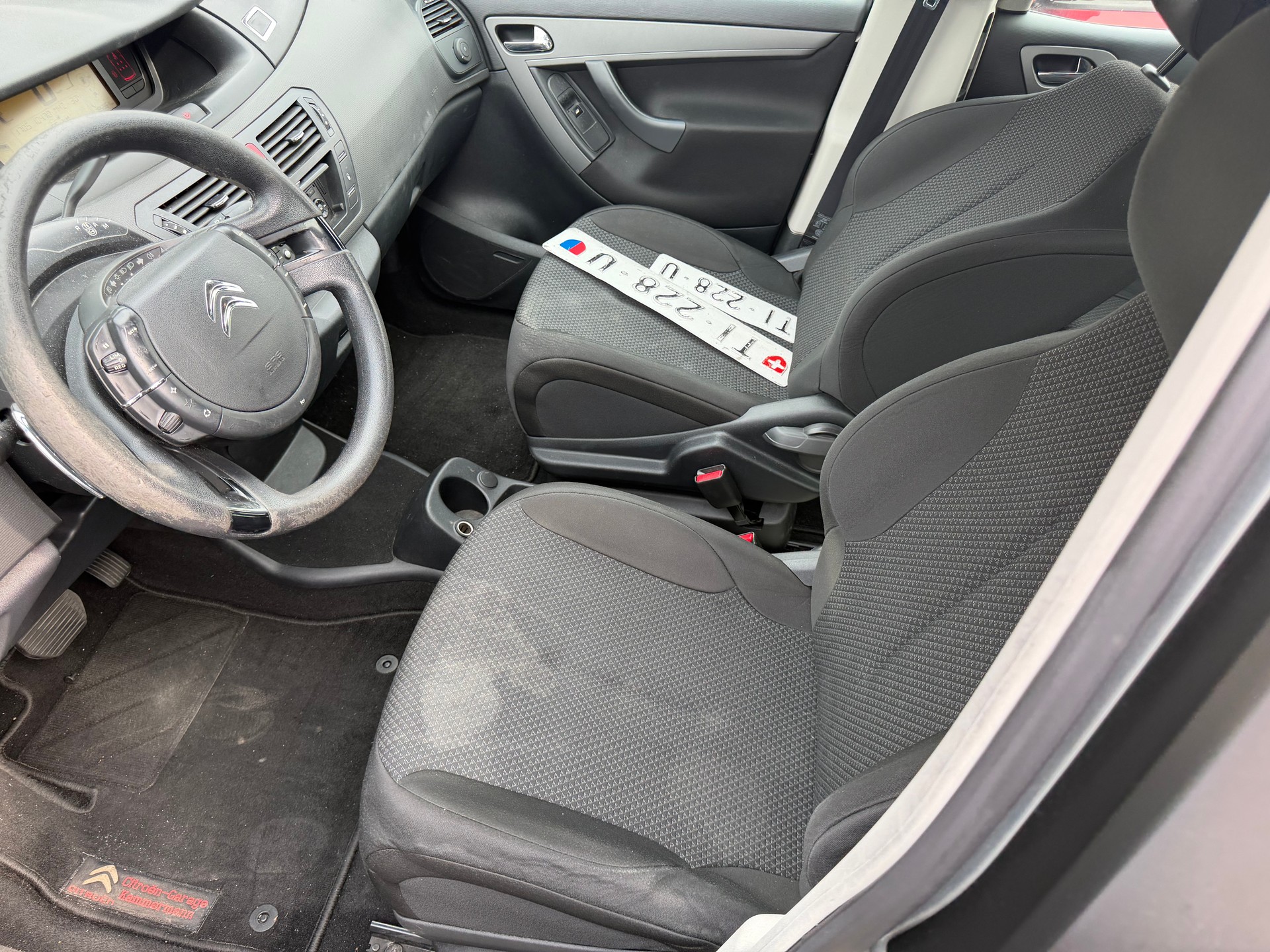 CITROEN C4 Picasso 1.6 HDI 16V Séduction EGS6-image-7