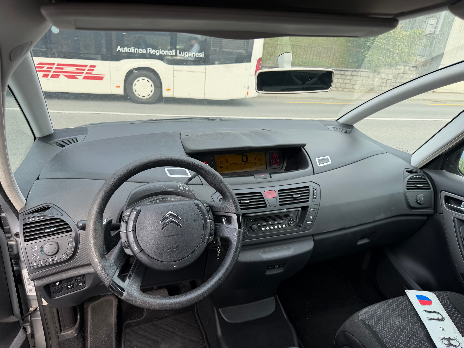 CITROEN C4 Picasso 1.6 HDI 16V Séduction EGS6-image-9