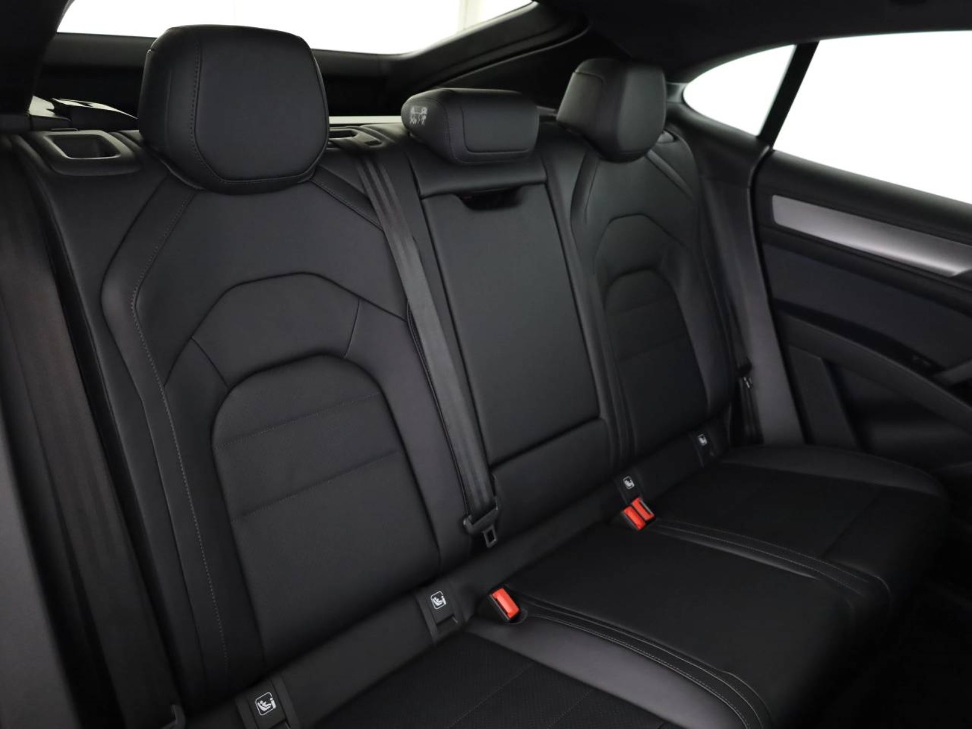 PORSCHE Cayenne Coupé Electric-image-19