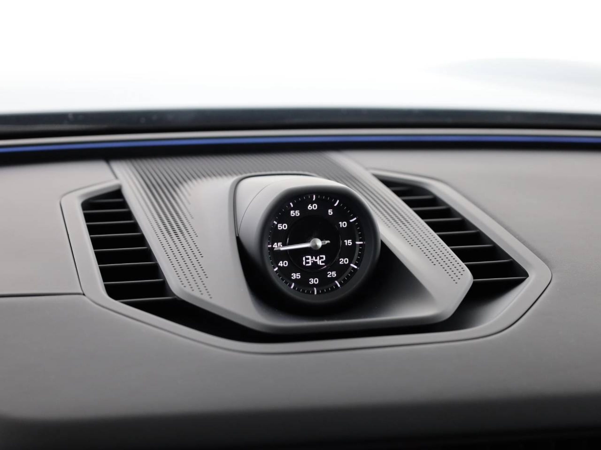 PORSCHE Cayenne Coupé Electric-image-11