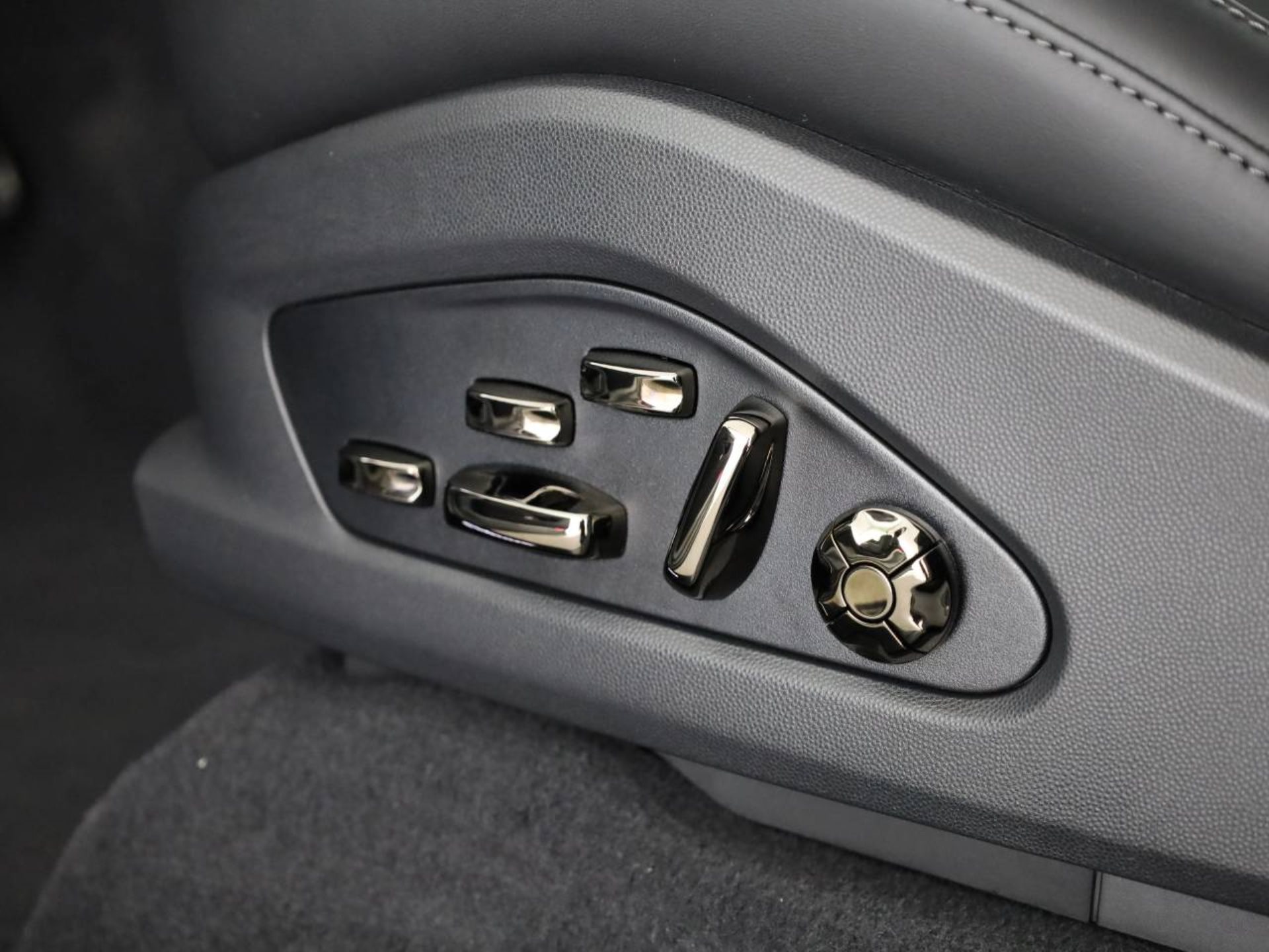 PORSCHE Cayenne Coupé Electric-image-15
