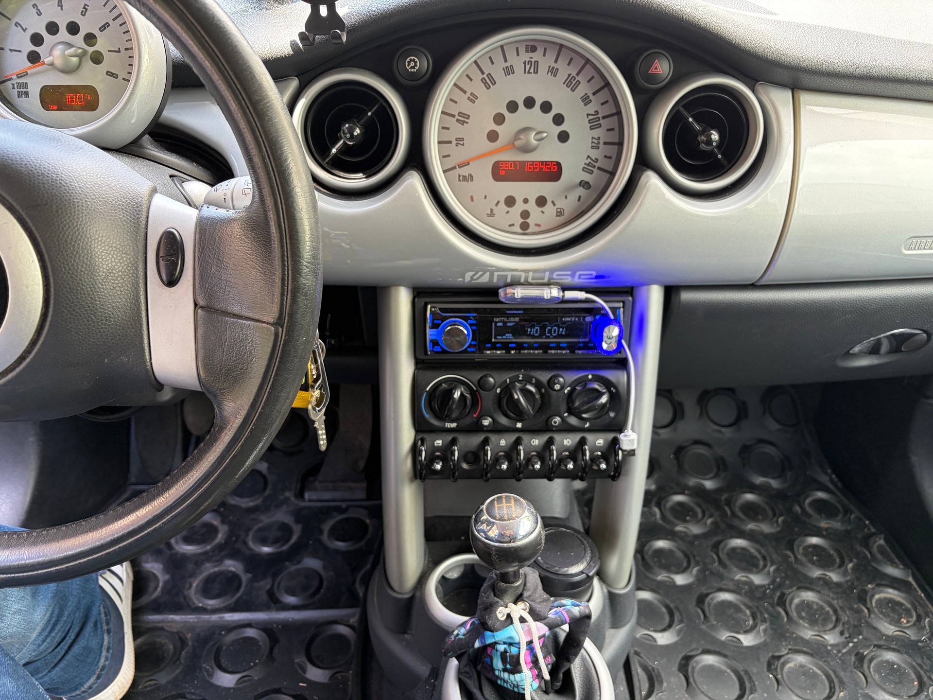 MINI One-image-10