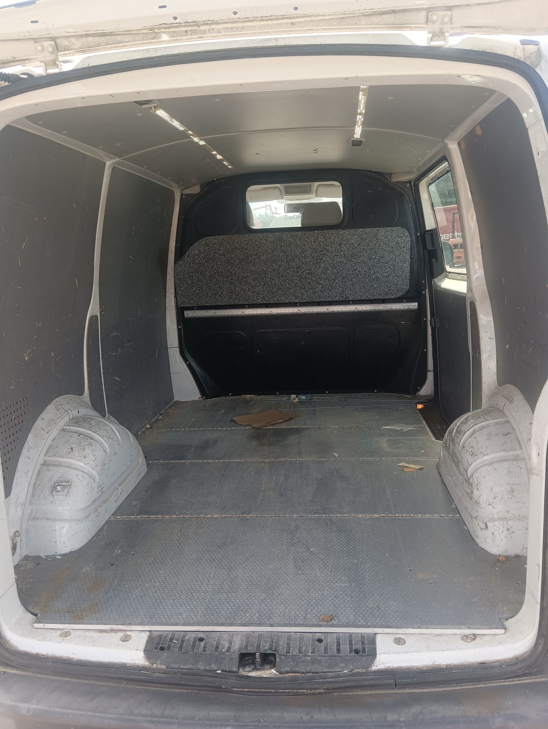 VW T5 2.0 TDI-image-8