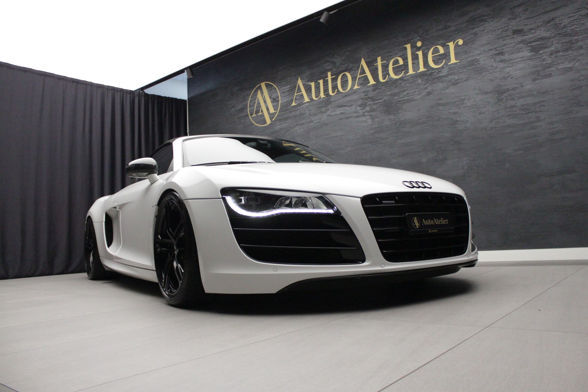 AUDI R8 Spyder 5.2 R-Tronic-image-4