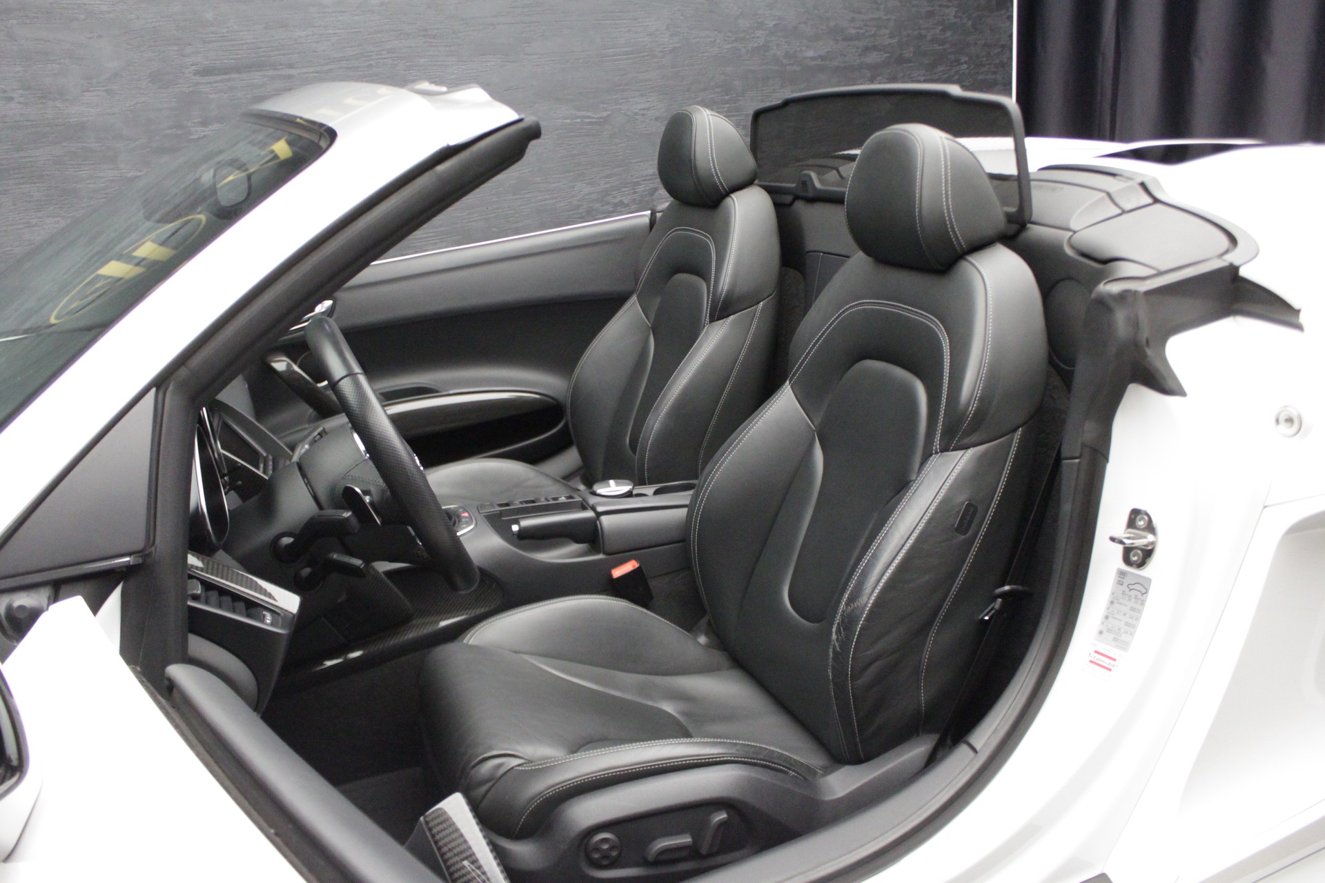 AUDI R8 Spyder 5.2 R-Tronic-image-16
