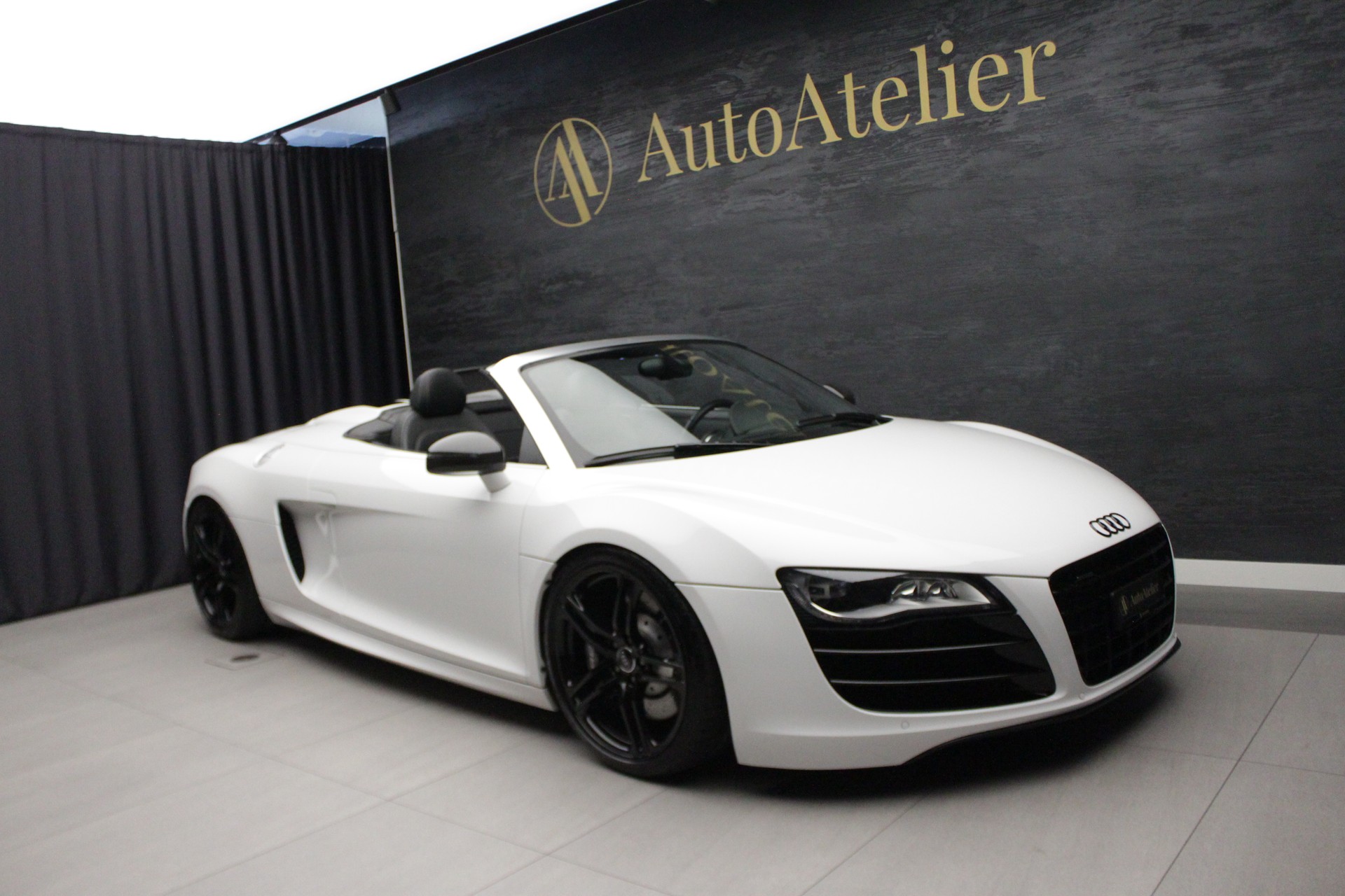AUDI R8 Spyder 5.2 R-Tronic-image-3