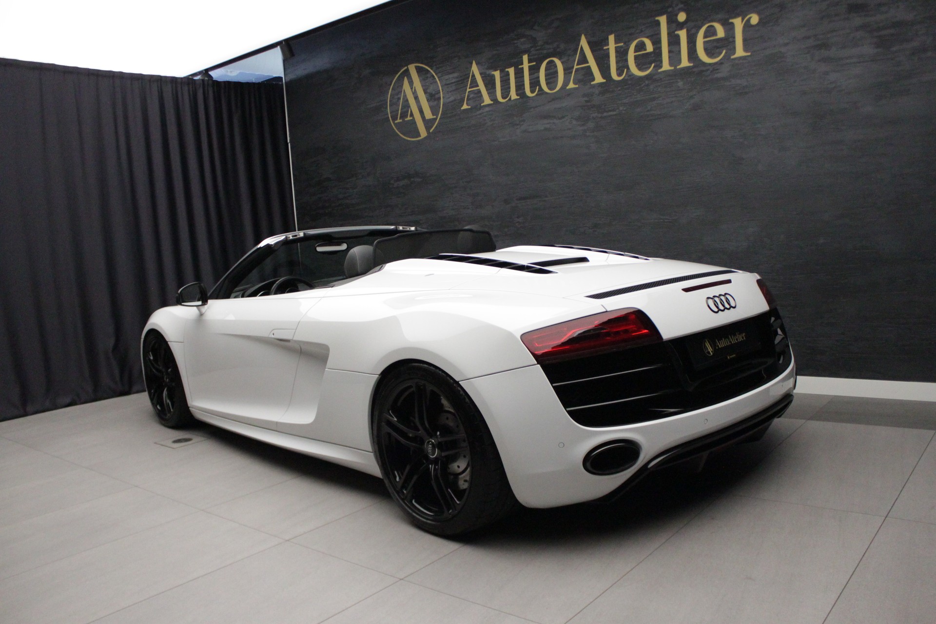 AUDI R8 Spyder 5.2 R-Tronic-image-11