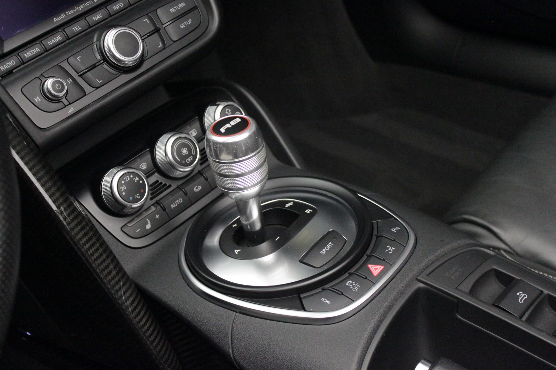AUDI R8 Spyder 5.2 R-Tronic-image-19