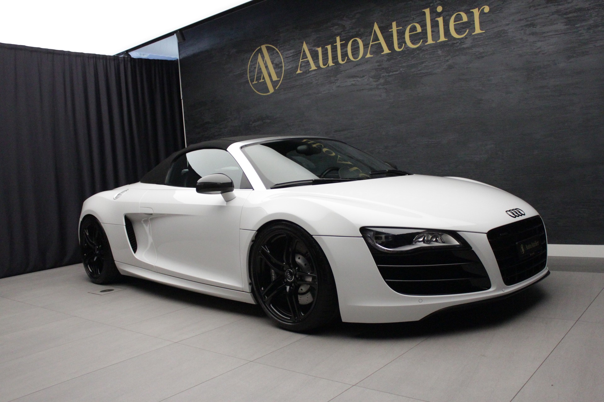 AUDI R8 Spyder 5.2 R-Tronic-image-1