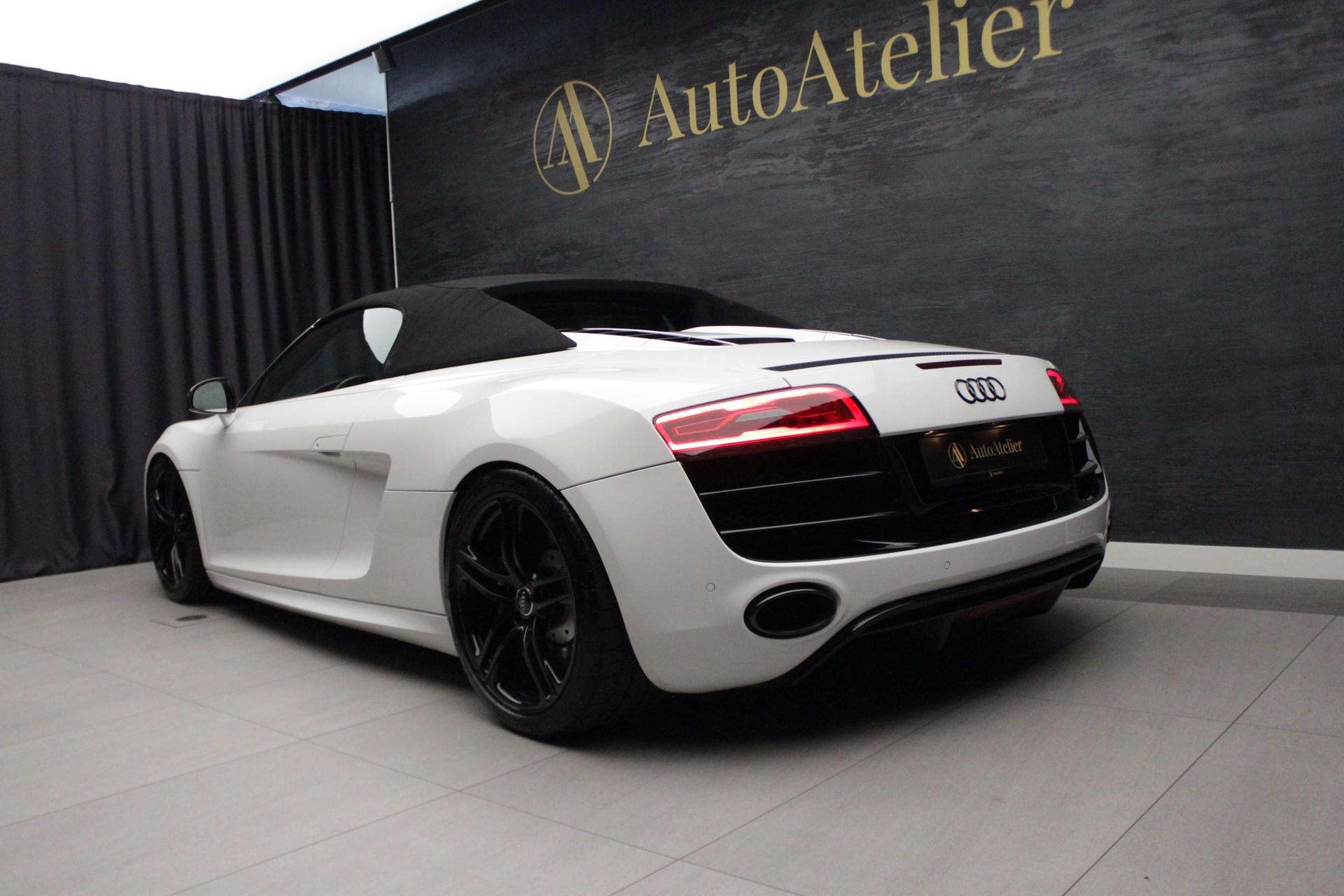 AUDI R8 Spyder 5.2 R-Tronic-image-10