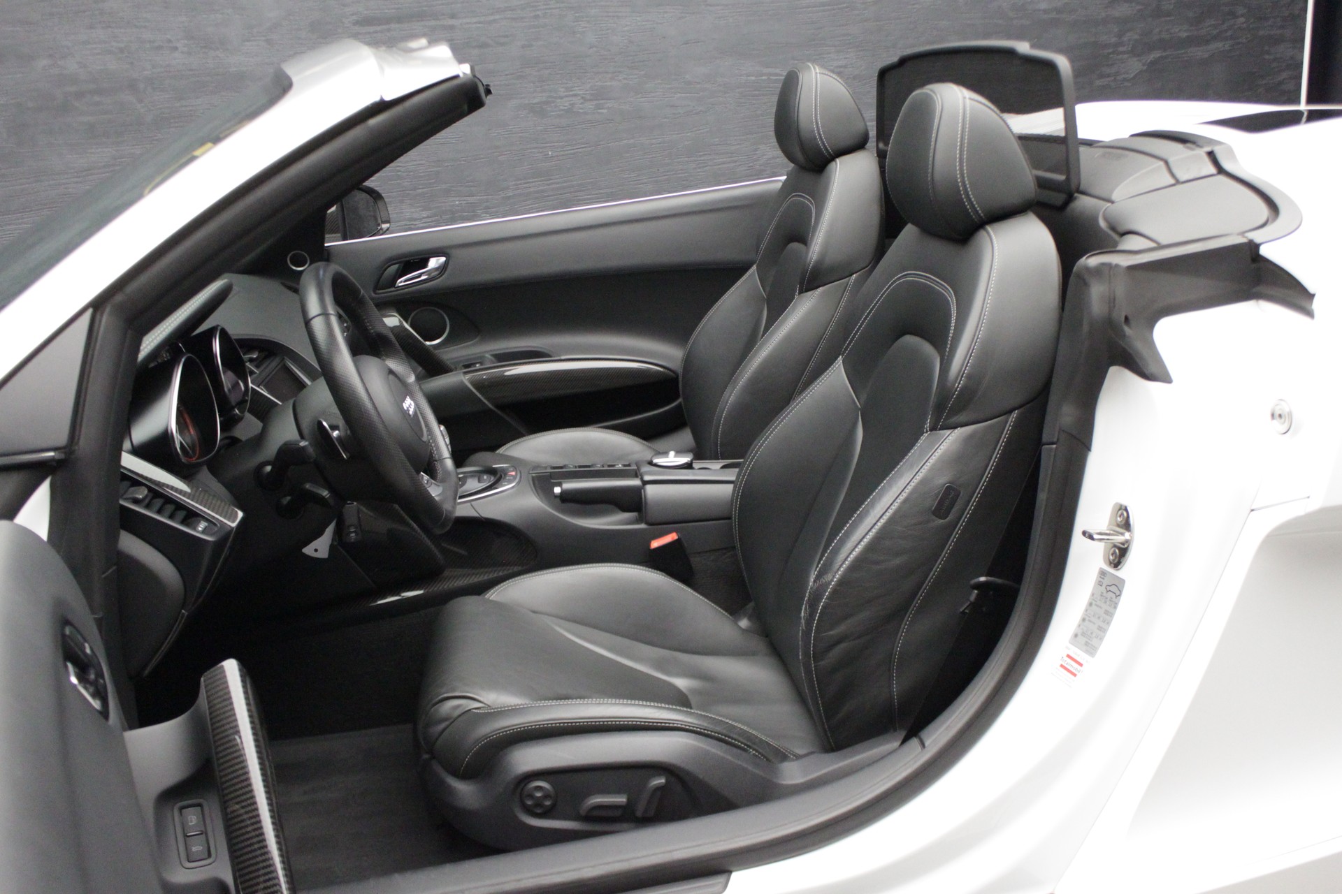 AUDI R8 Spyder 5.2 R-Tronic-image-17