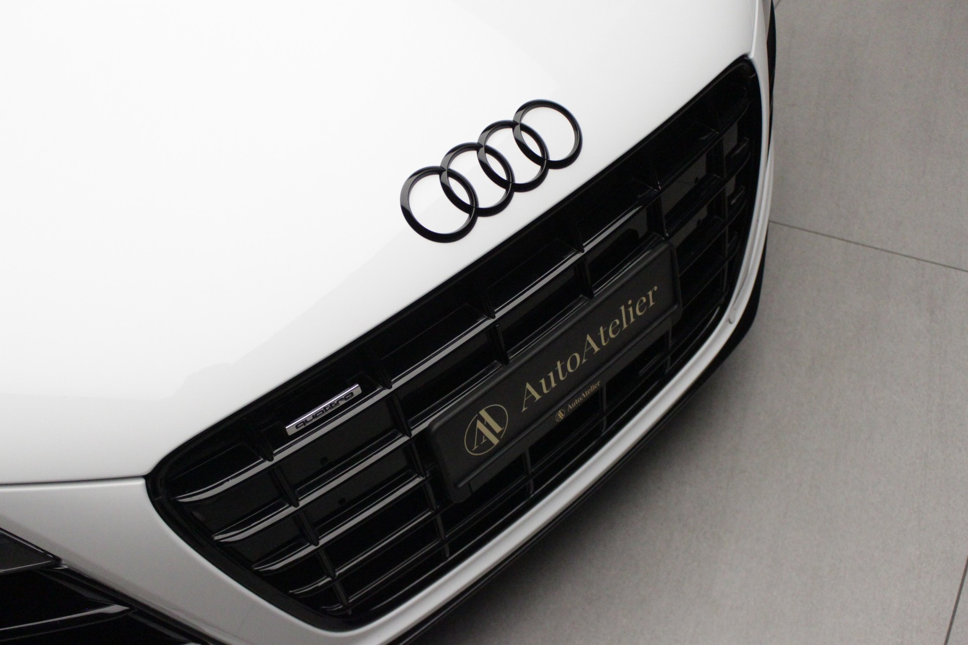 AUDI R8 Spyder 5.2 R-Tronic-image-6