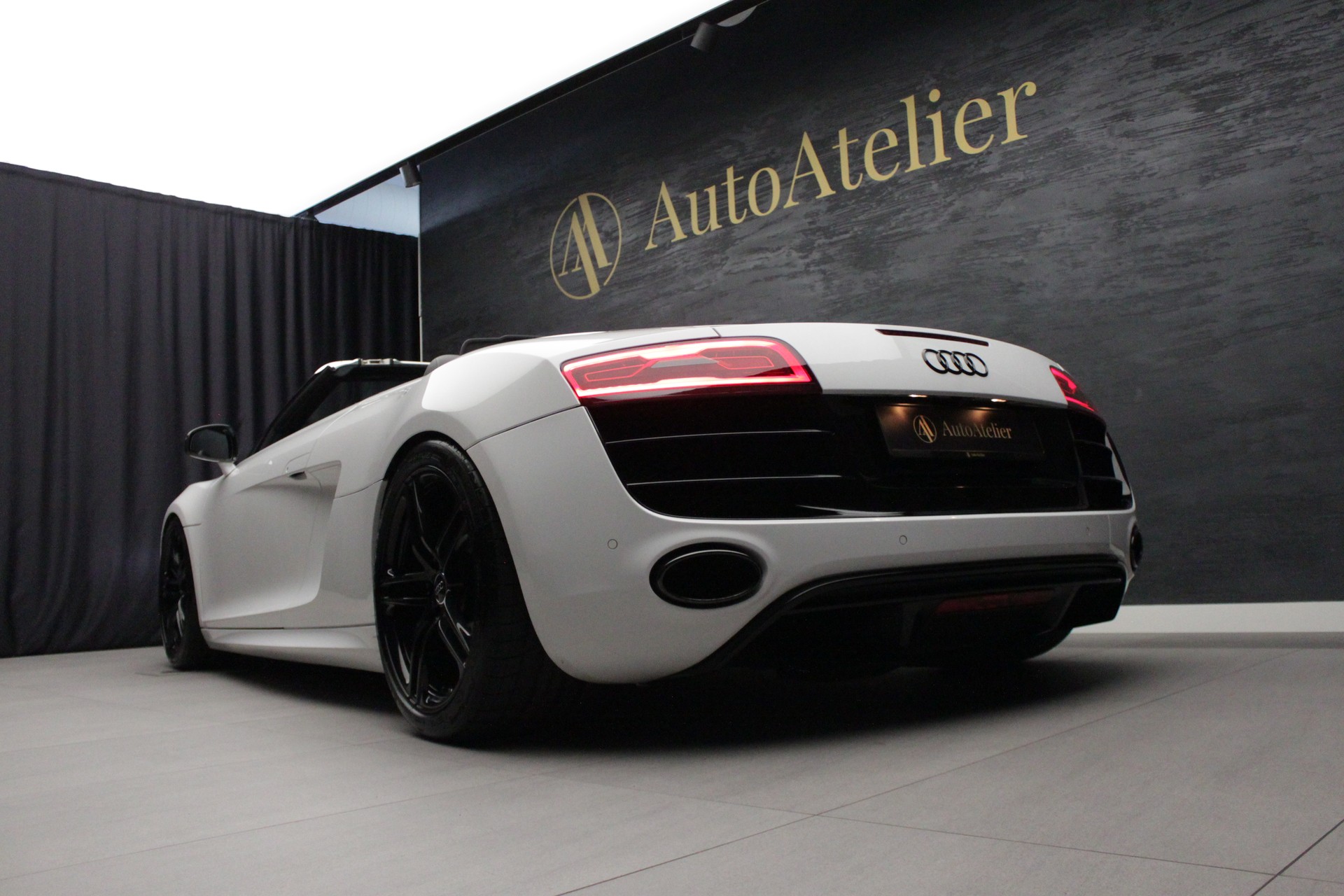 AUDI R8 Spyder 5.2 R-Tronic-image-12