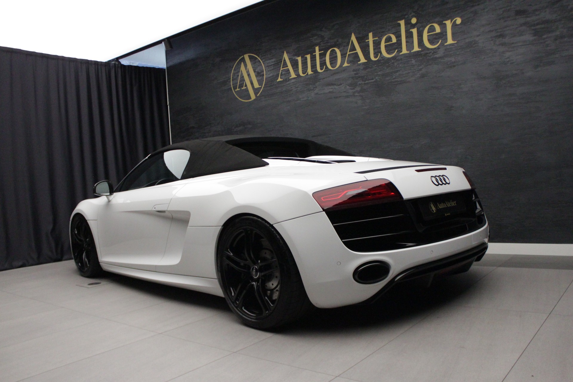 AUDI R8 Spyder 5.2 R-Tronic-image-9