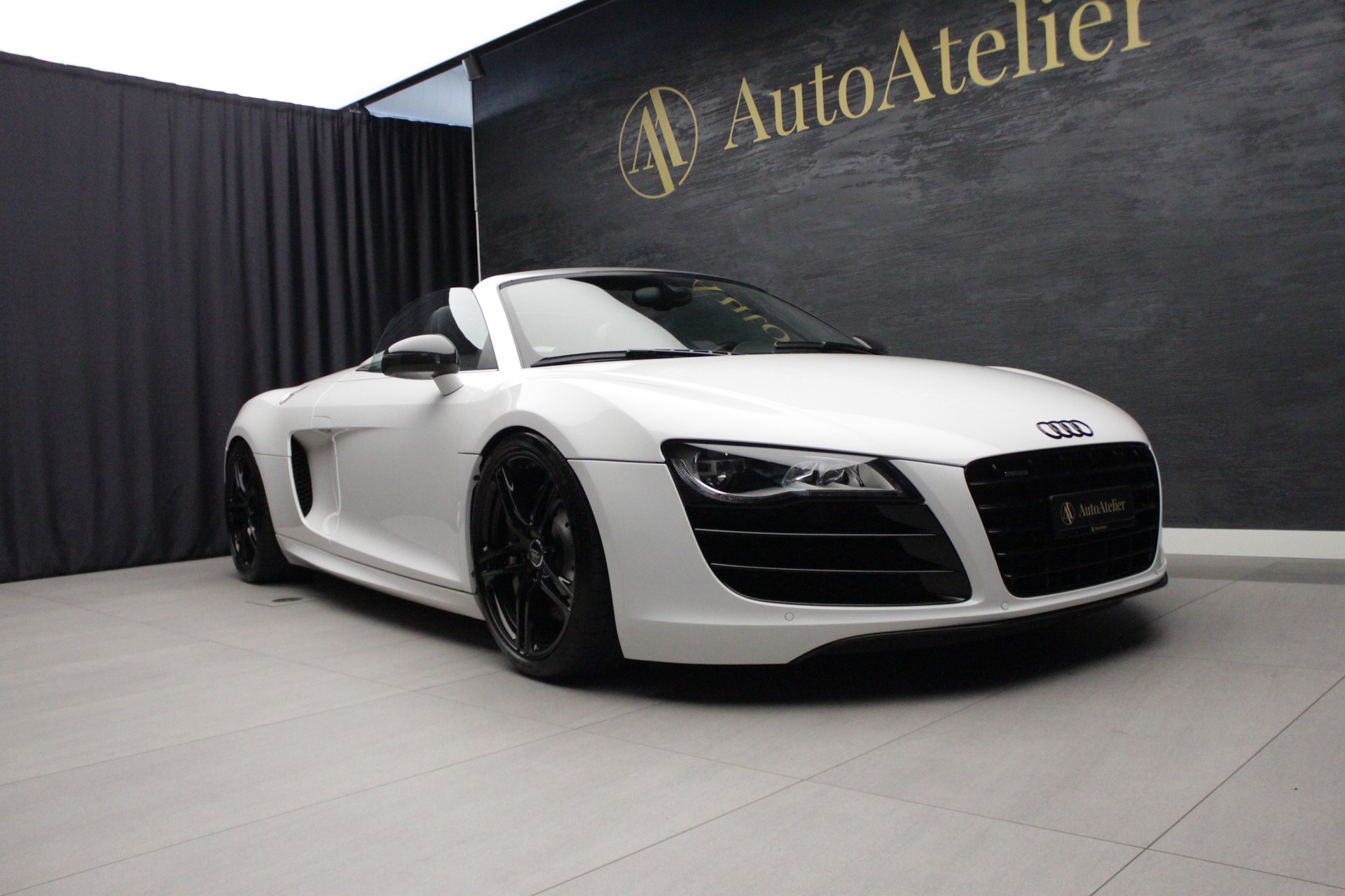 AUDI R8 Spyder 5.2 R-Tronic-image-2