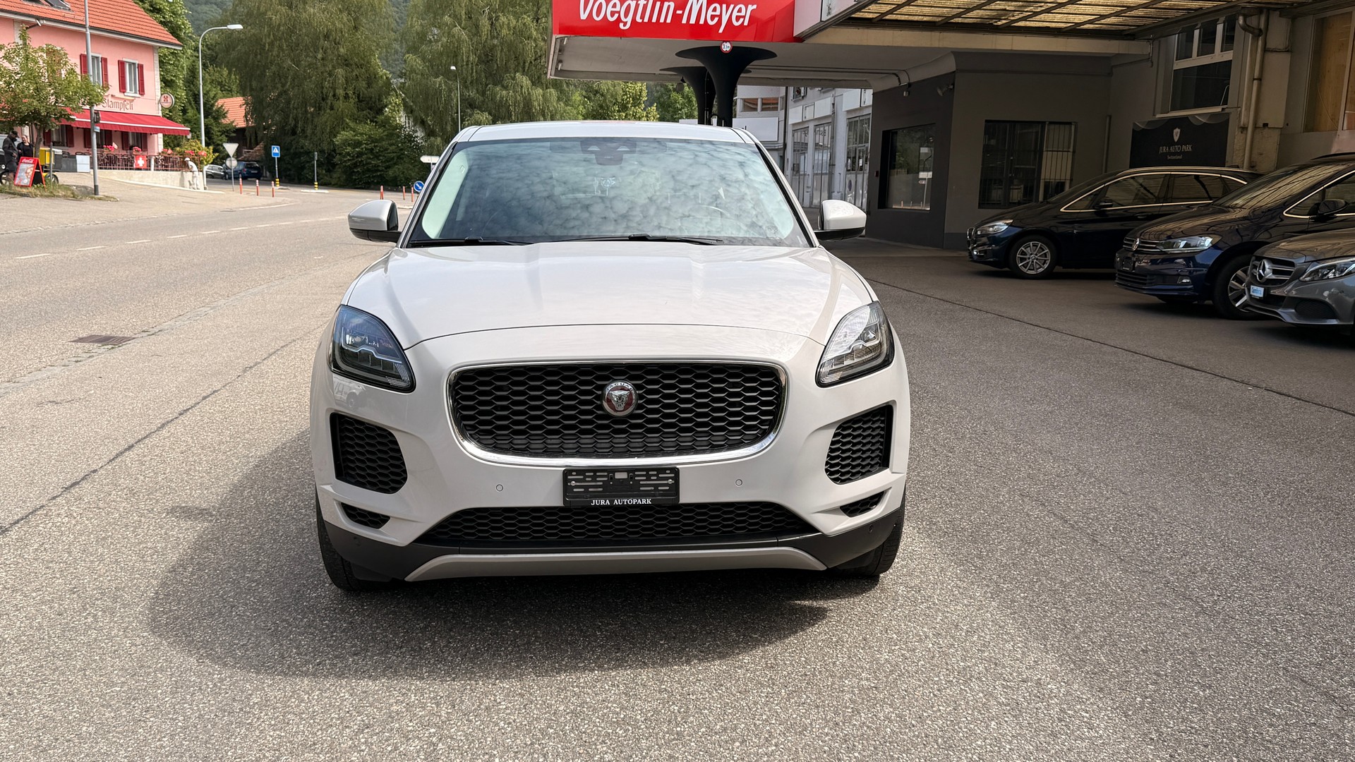JAGUAR E-Pace 2.0d D150 AWD Automatik-image-1