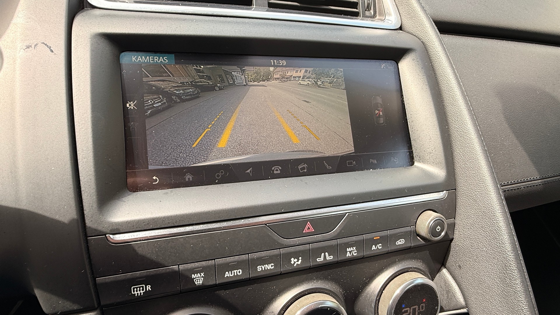 JAGUAR E-Pace 2.0d D150 AWD Automatik-image-11