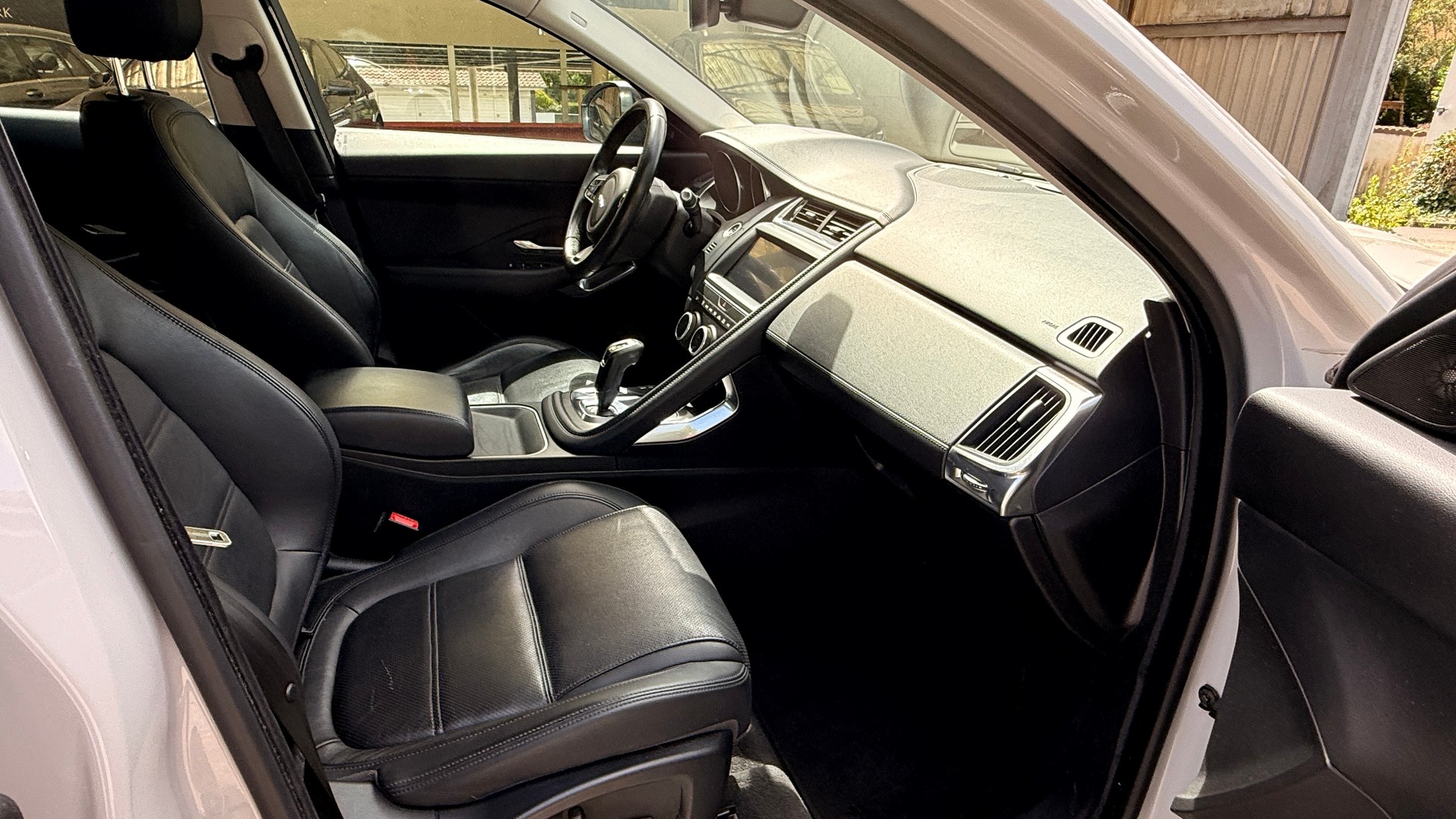JAGUAR E-Pace 2.0d D150 AWD Automatik-image-10