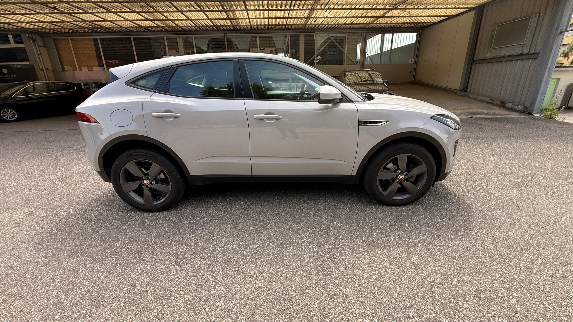 JAGUAR E-Pace 2.0d D150 AWD Automatik-image-3