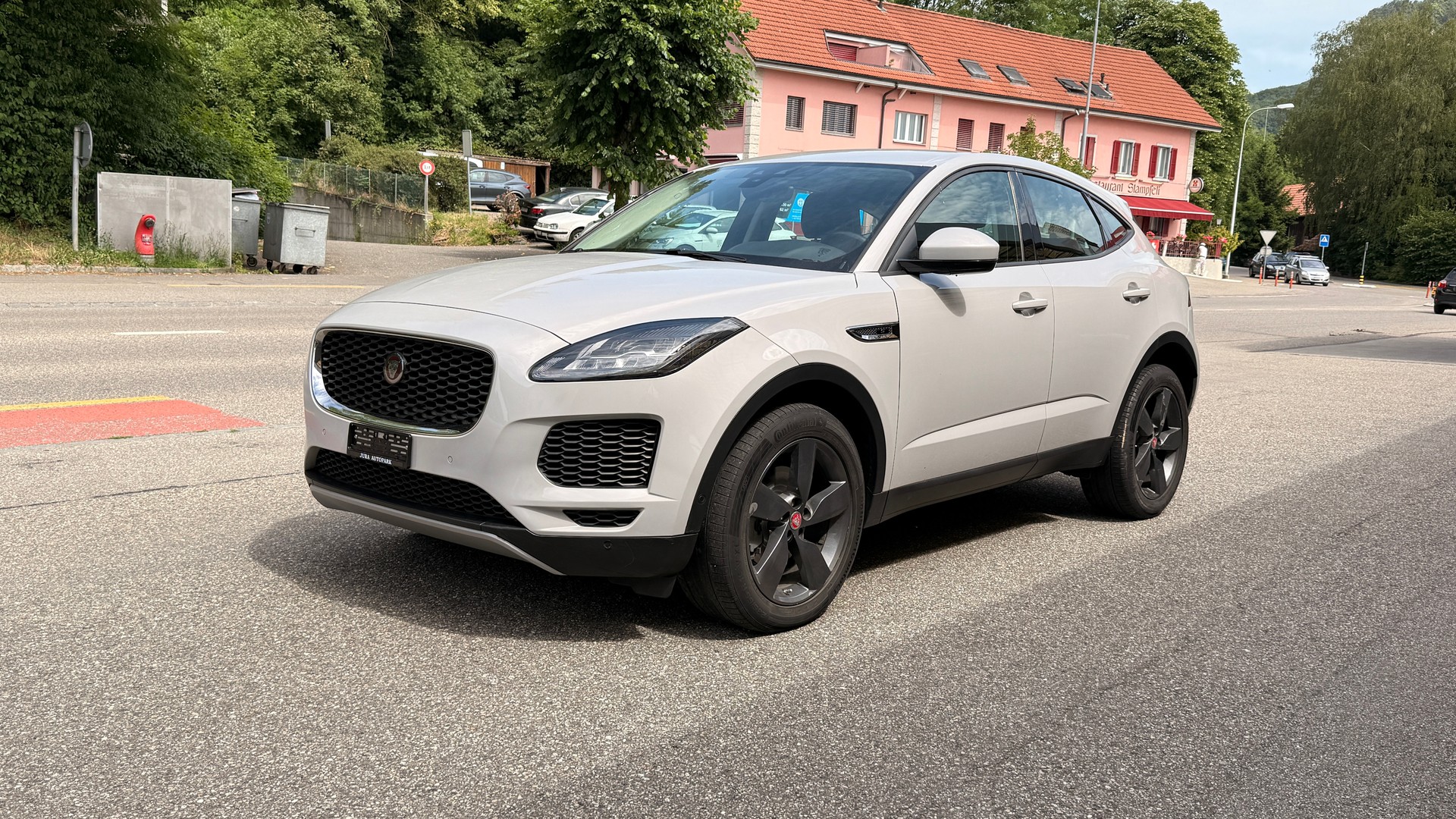 JAGUAR E-Pace 2.0d D150 AWD Automatik-image-0