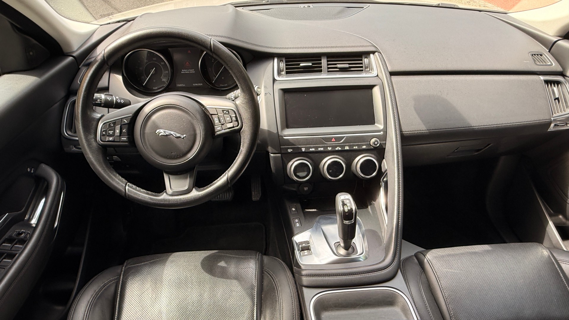 JAGUAR E-Pace 2.0d D150 AWD Automatik-image-8