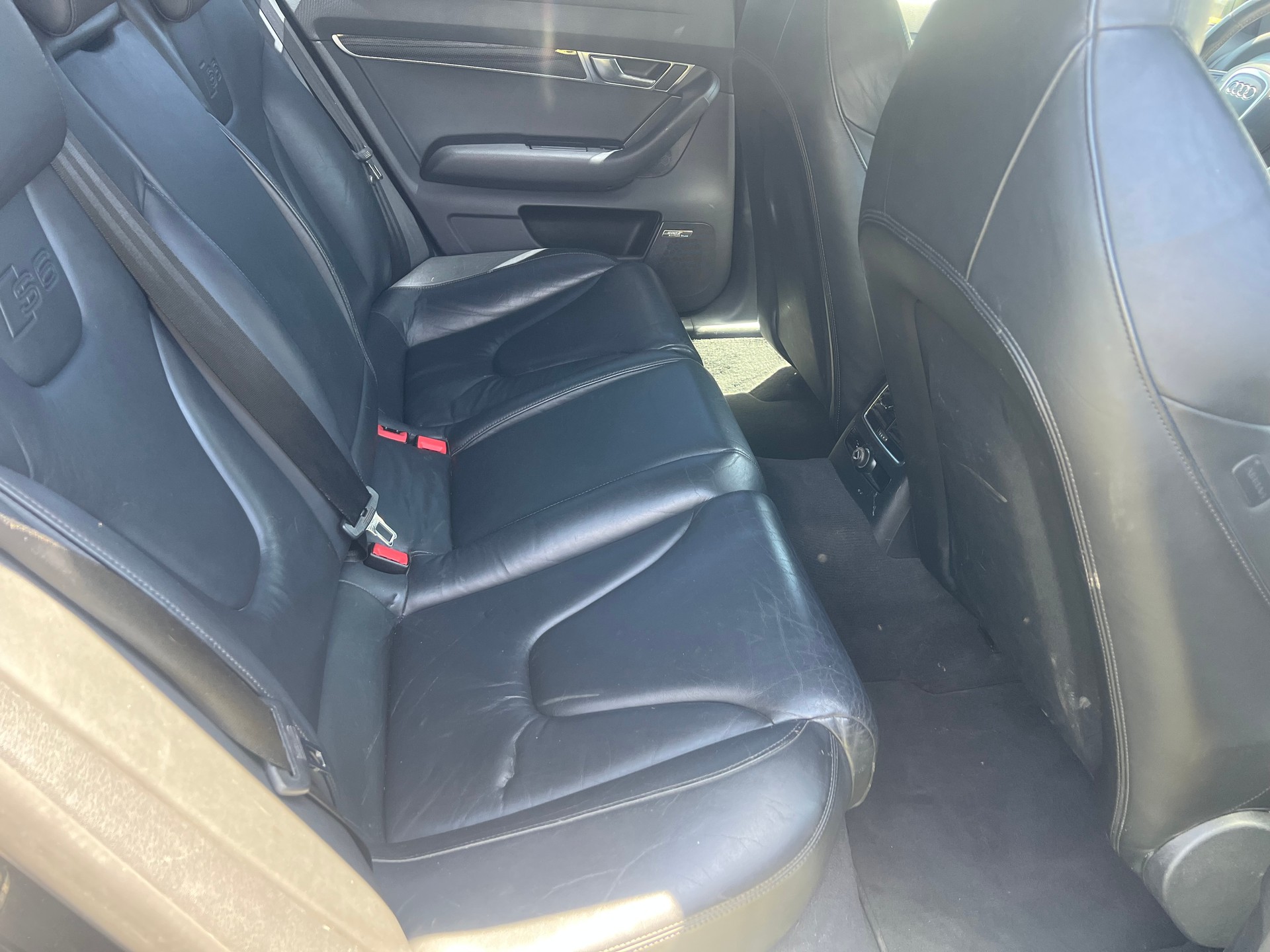 AUDI S6 Avant 5.2 V10 quattro tiptronic-image-8