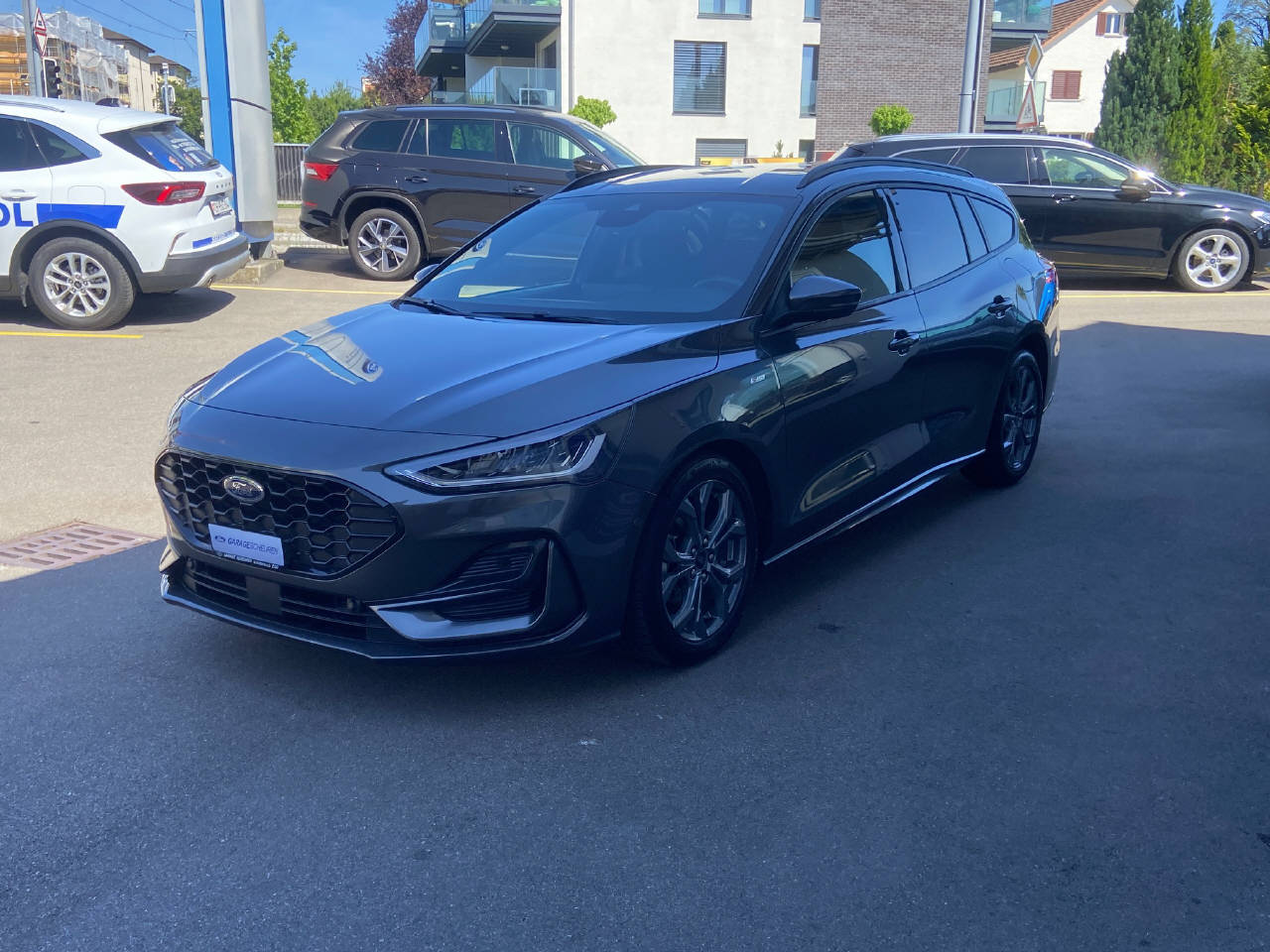 FORD Focus Station Wagon 1.0i EcoB Hybrid 155 ST-Line-image-2