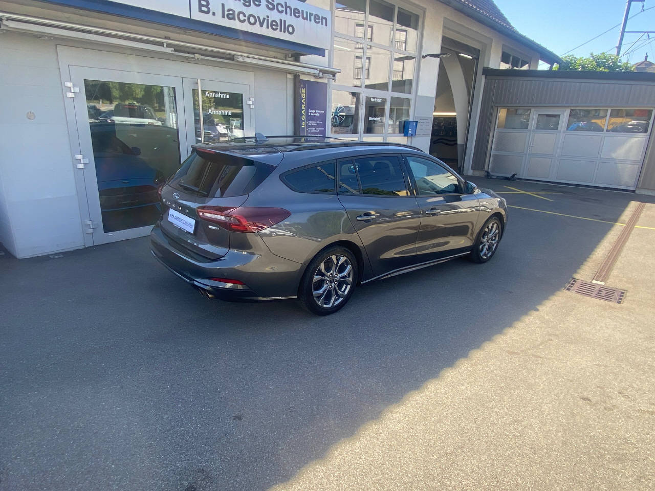 FORD Focus Station Wagon 1.0i EcoB Hybrid 155 ST-Line-image-5