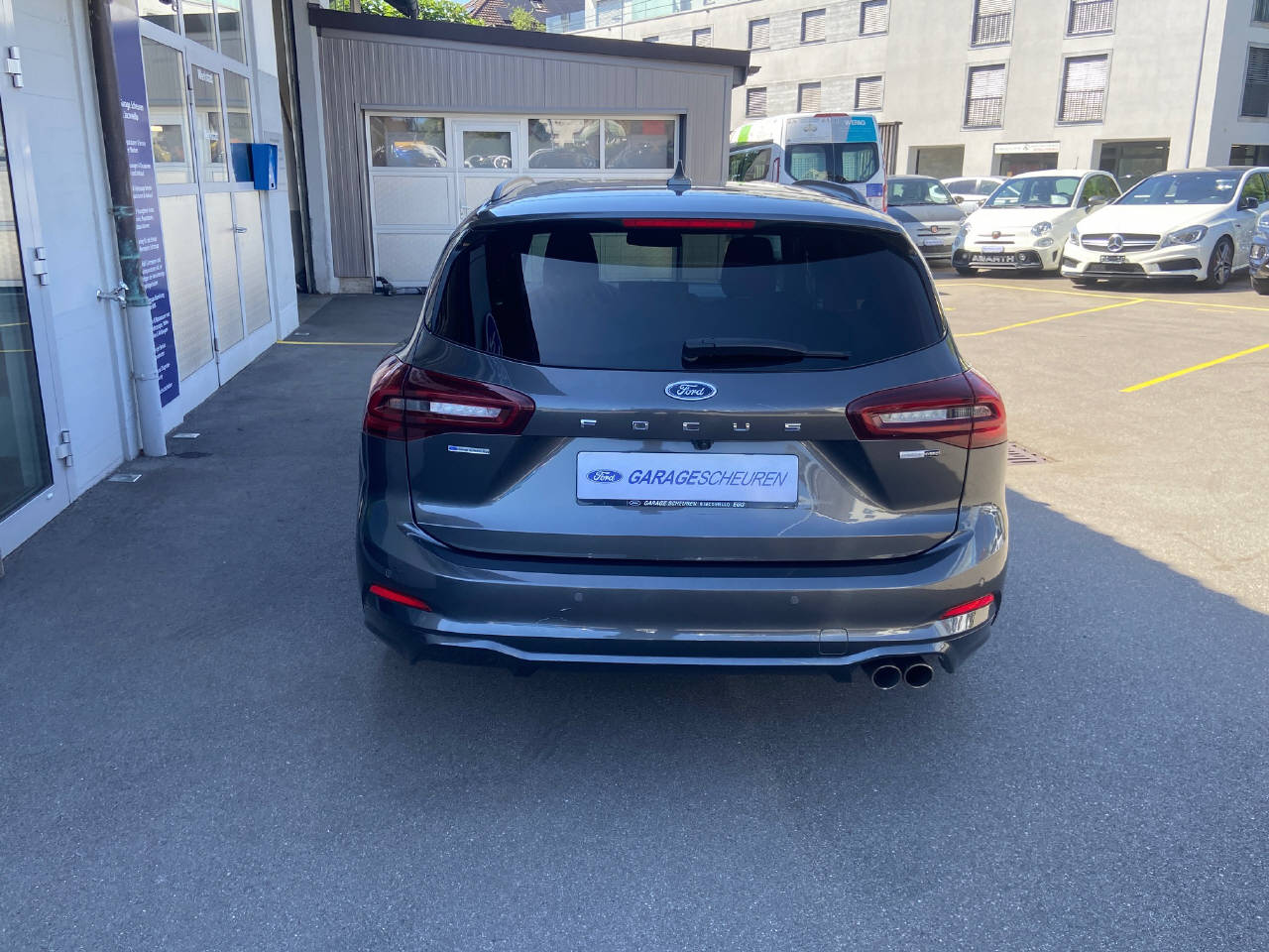 FORD Focus Station Wagon 1.0i EcoB Hybrid 155 ST-Line-image-4