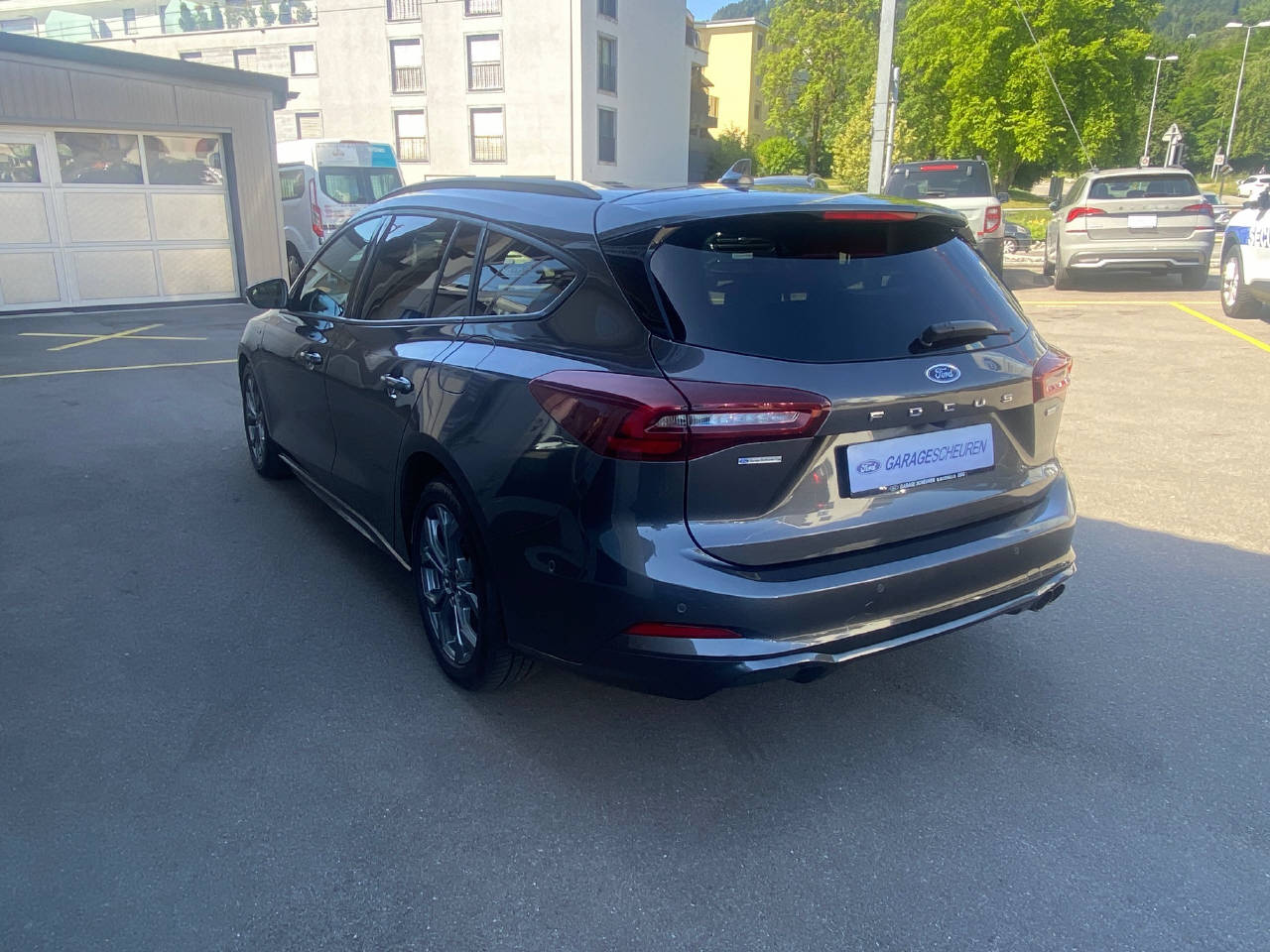 FORD Focus Station Wagon 1.0i EcoB Hybrid 155 ST-Line-image-3