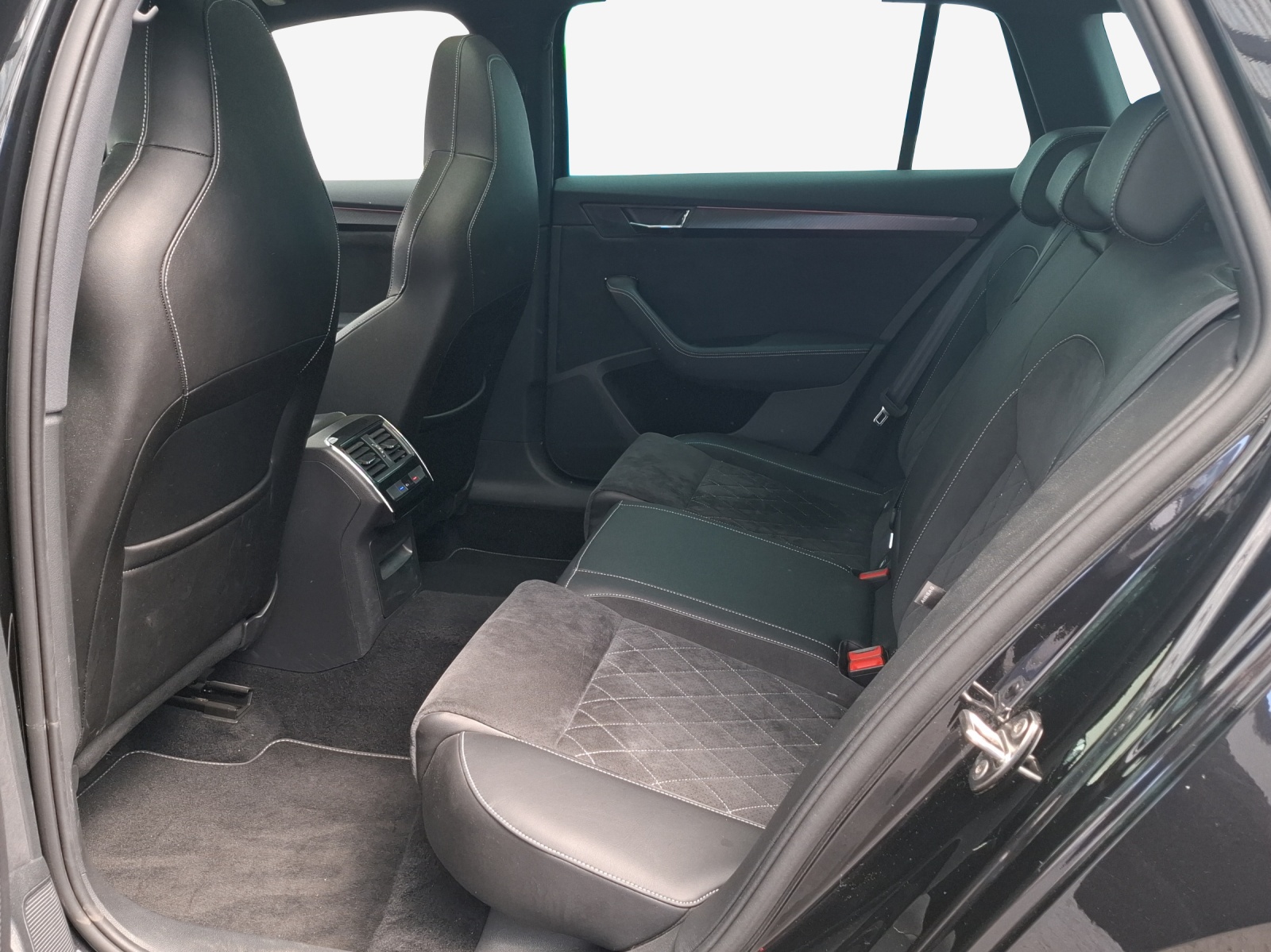 SKODA Superb 1.4 TSI Sport Line PHEV DSG-image-11