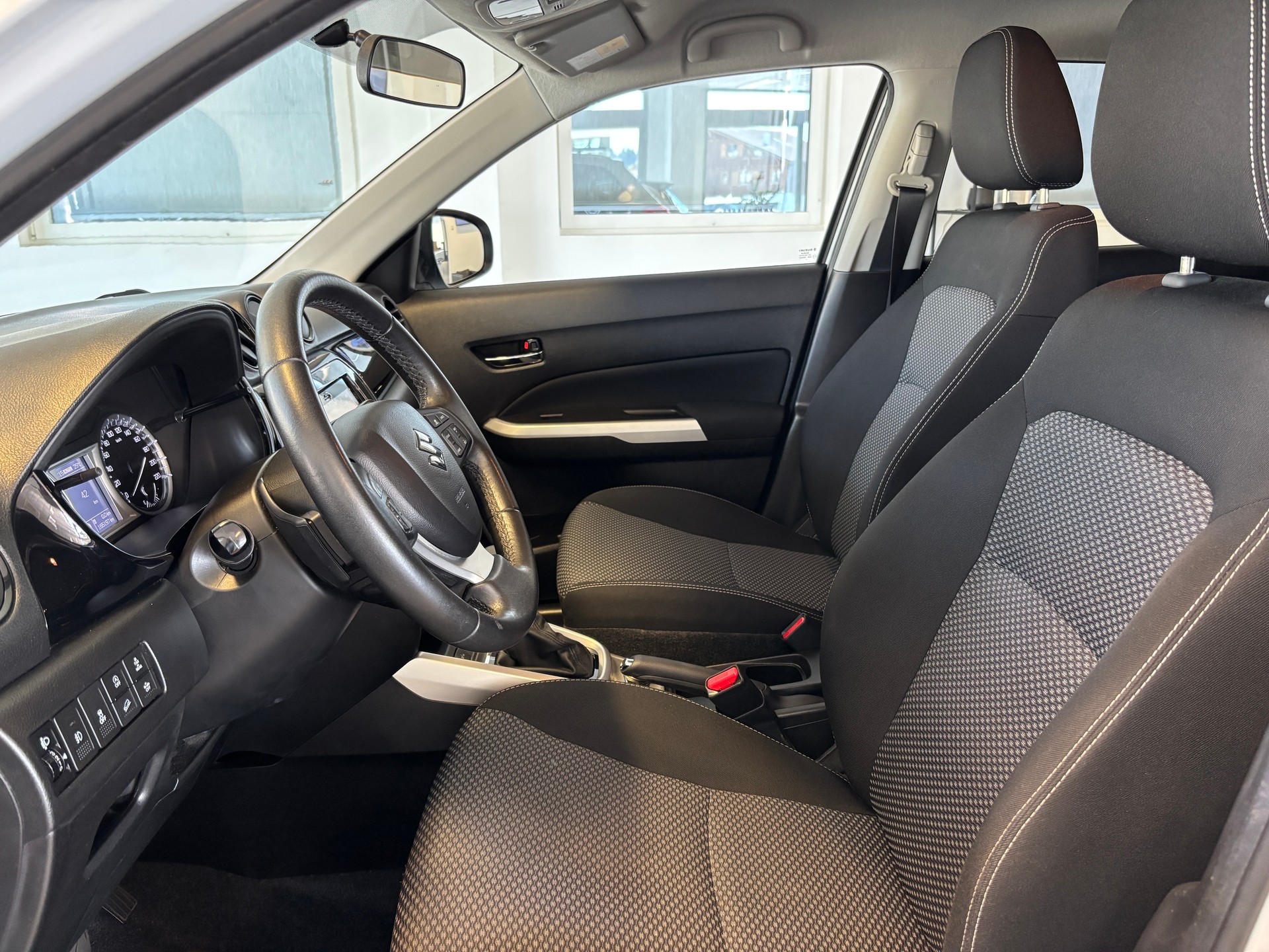 SUZUKI Vitara 1.6 TD Sergio Cellano TCSS-image-6