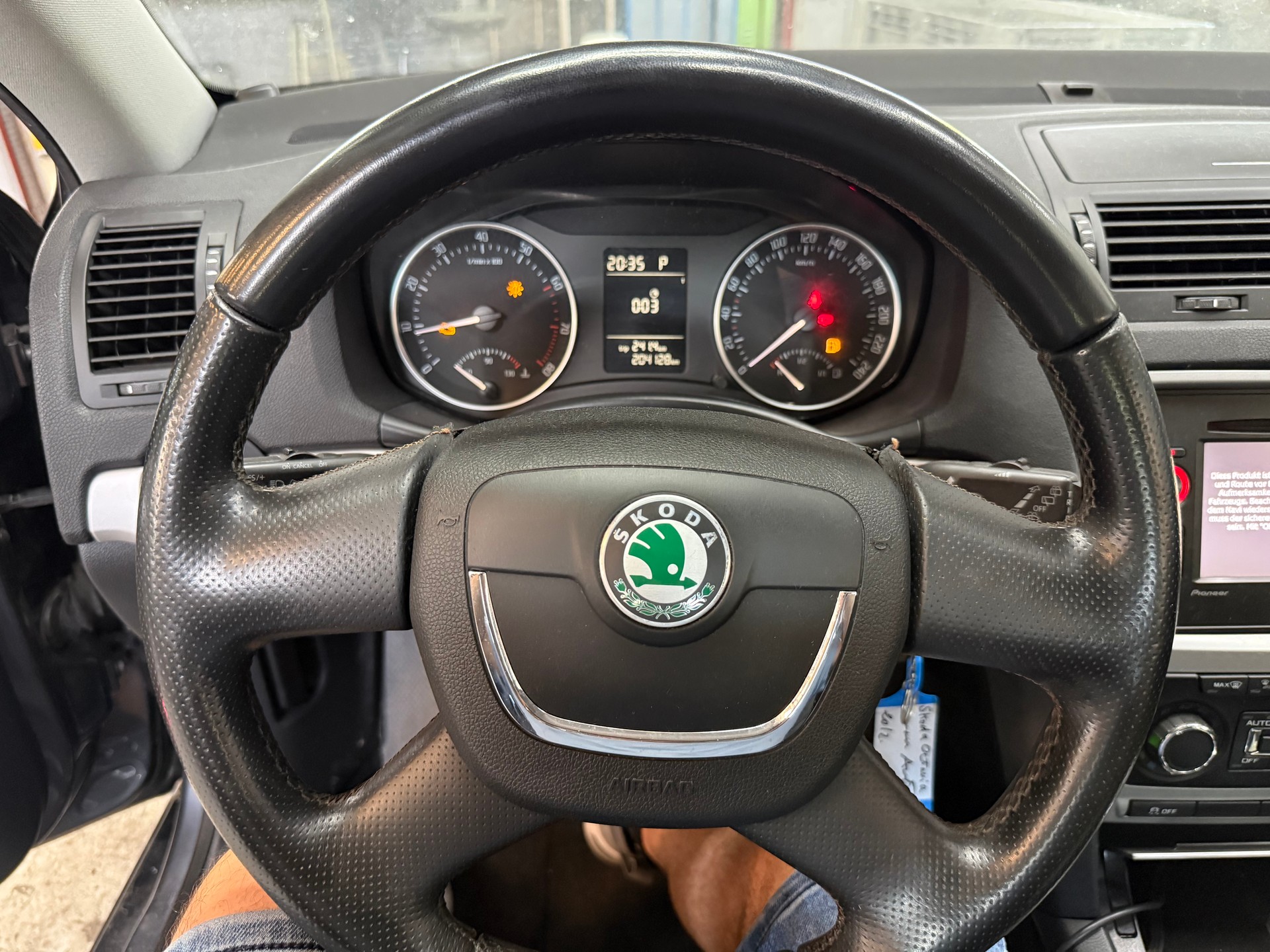 SKODA Octavia Combi 1.8 TSI Family DSG-image-10
