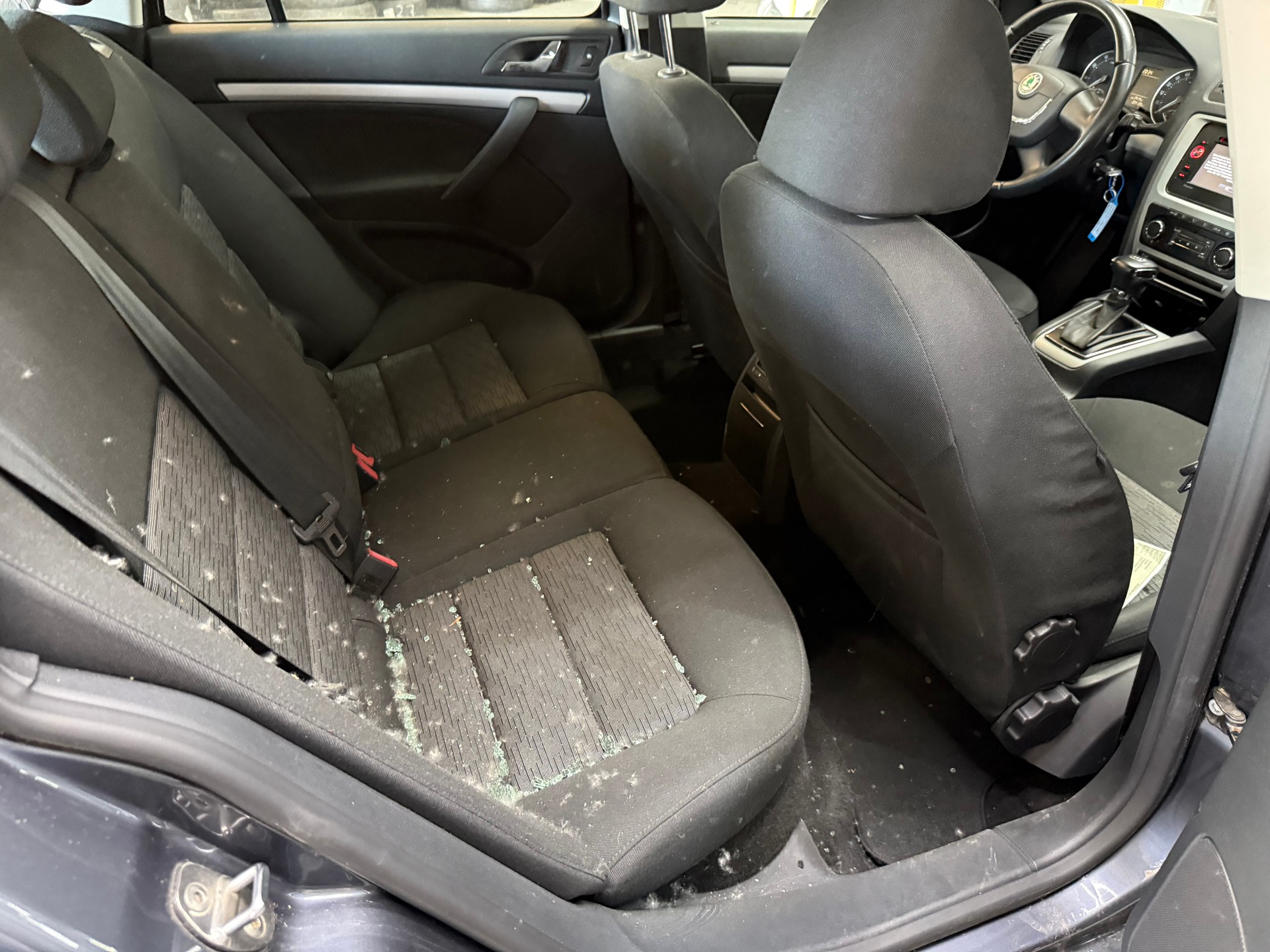 SKODA Octavia Combi 1.8 TSI Family DSG-image-8