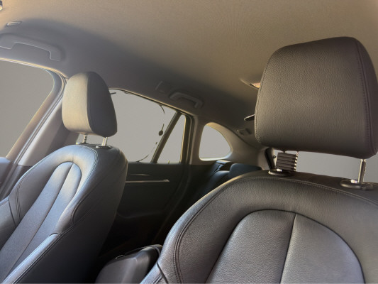 BMW X1 xDrive 25i-image-13