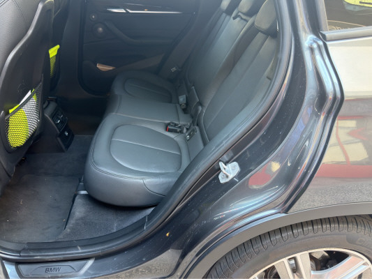 BMW X1 xDrive 25i-image-12