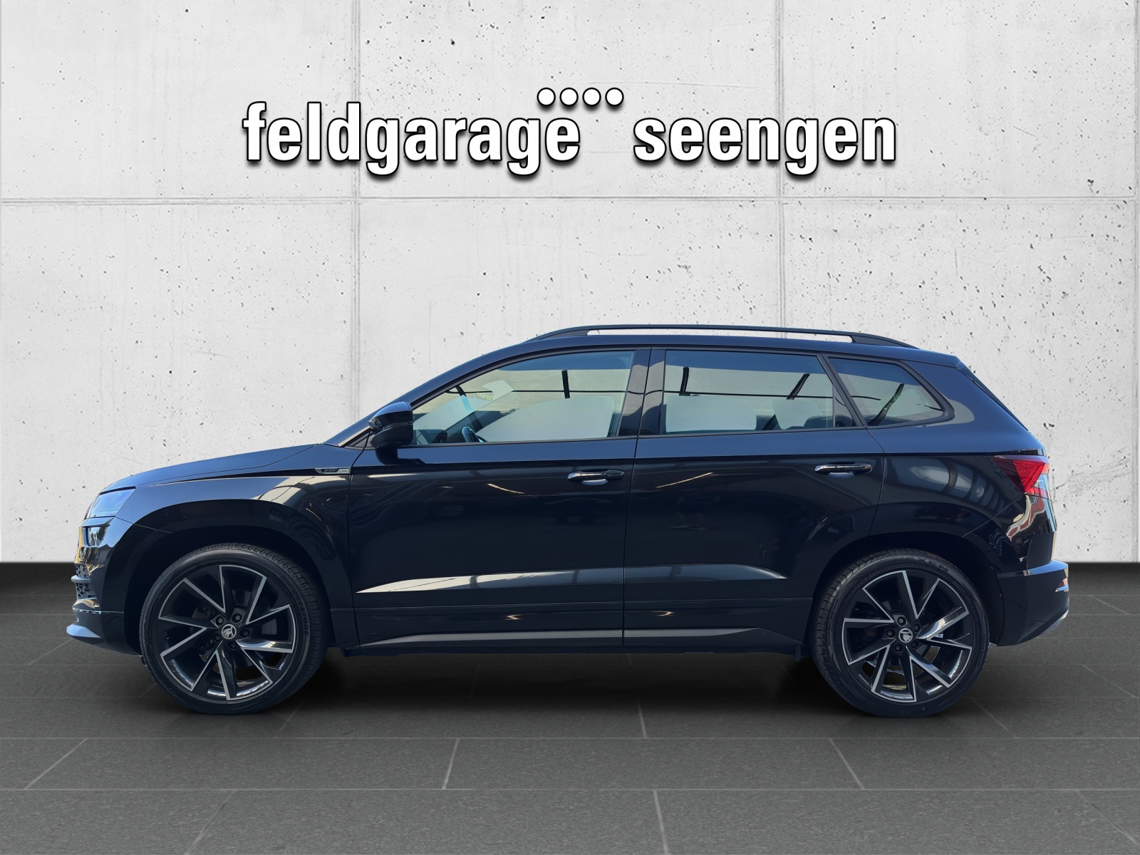 SKODA Karoq 2.0 TSI SportLine 4x4 DSG mit AHK & Standheizung-image-1