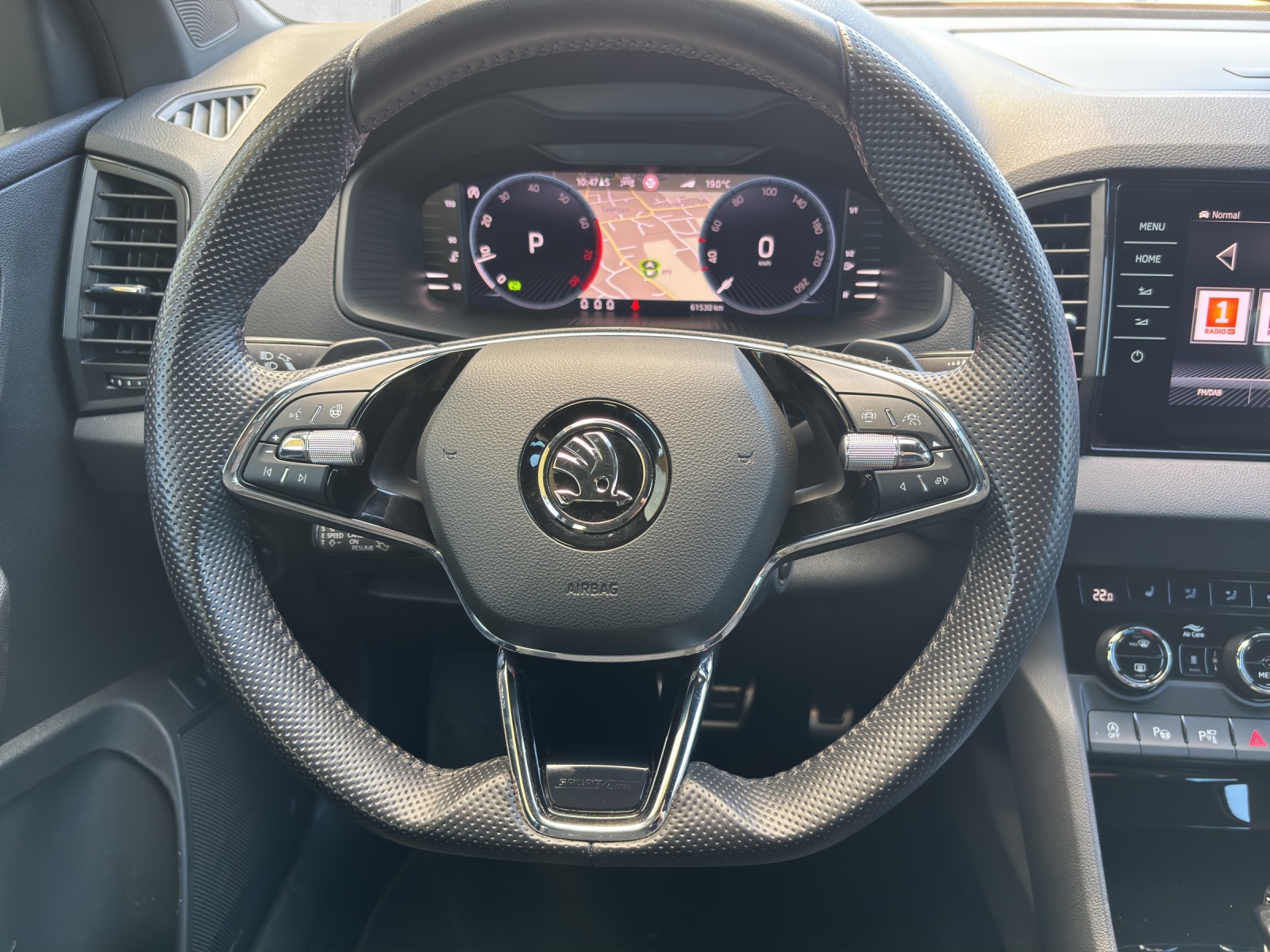 SKODA Karoq 2.0 TSI SportLine 4x4 DSG mit AHK & Standheizung-image-13