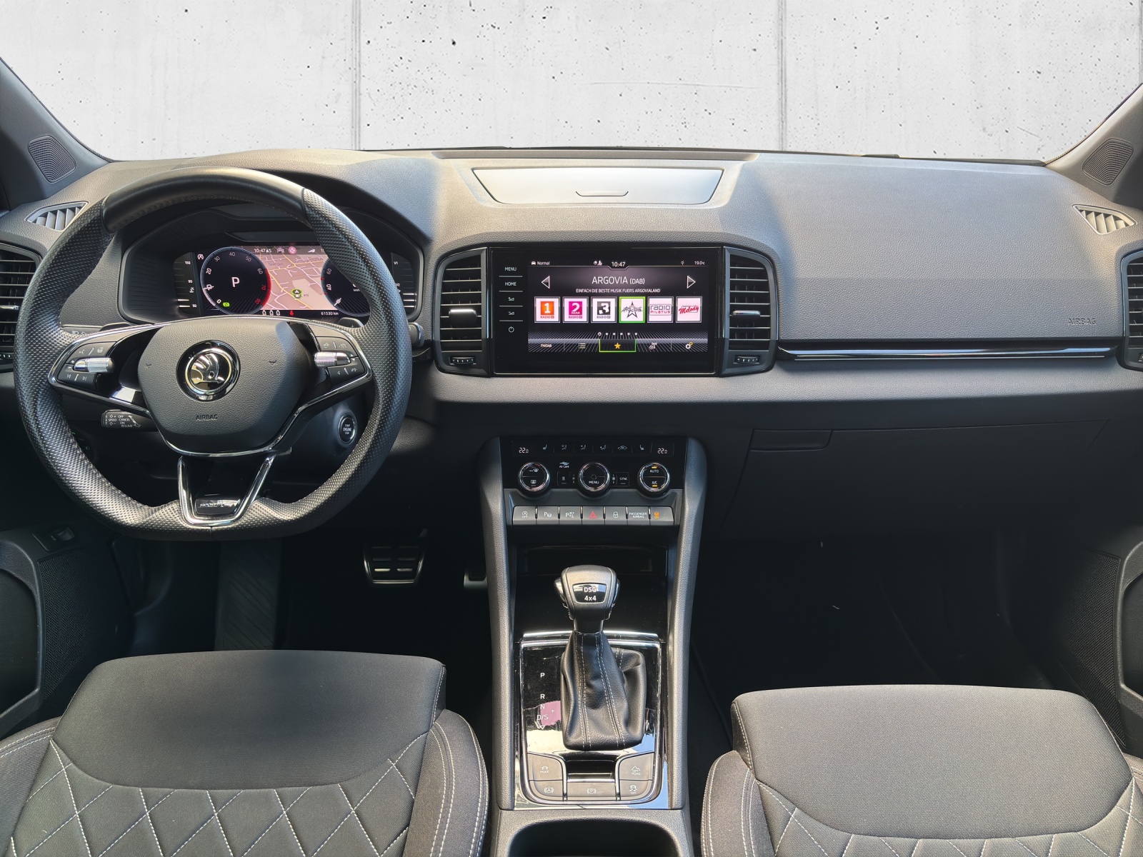SKODA Karoq 2.0 TSI SportLine 4x4 DSG mit AHK & Standheizung-image-12