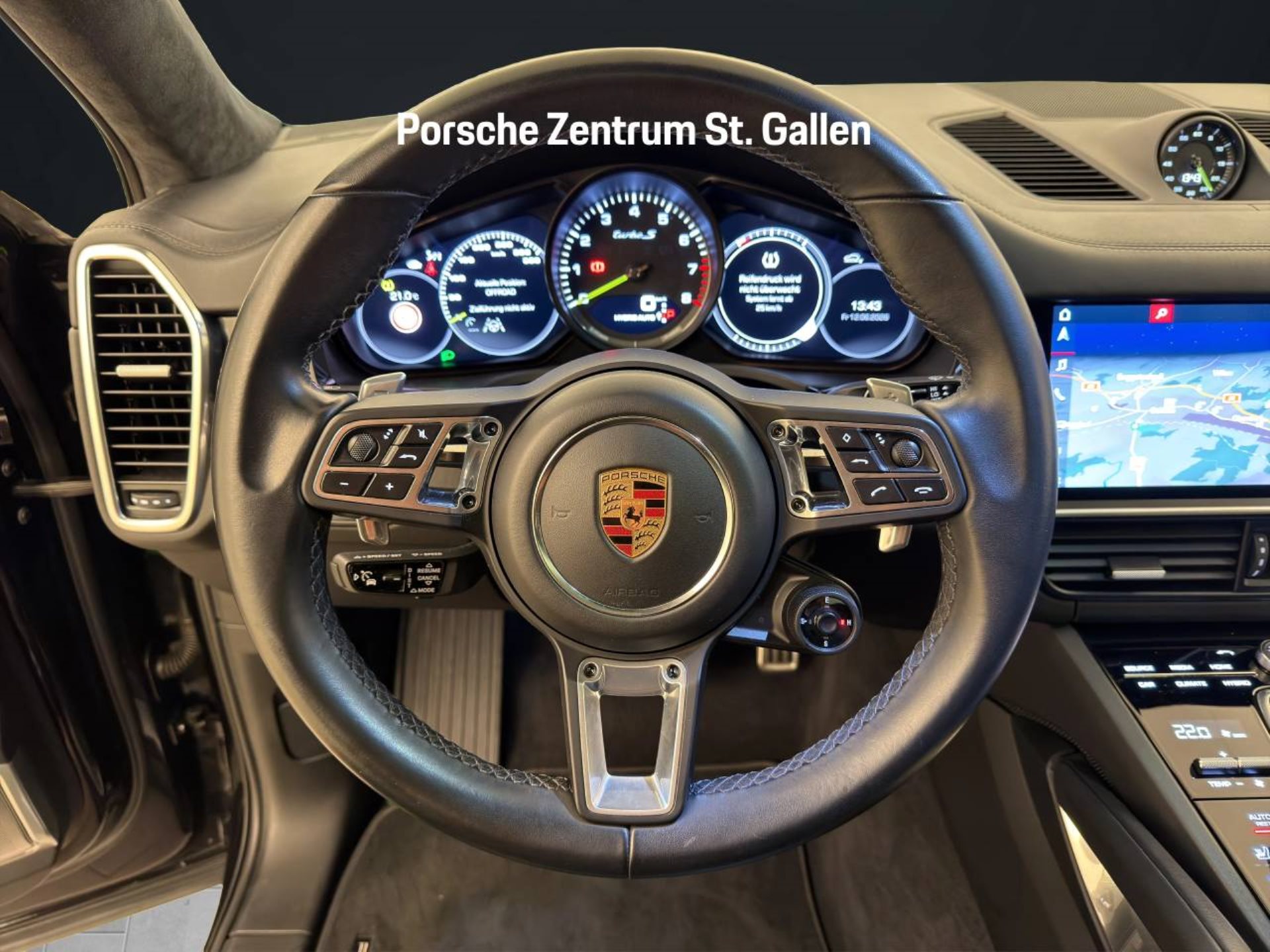 PORSCHE Cayenne Turbo S E-Hybrid Coupé-image-12