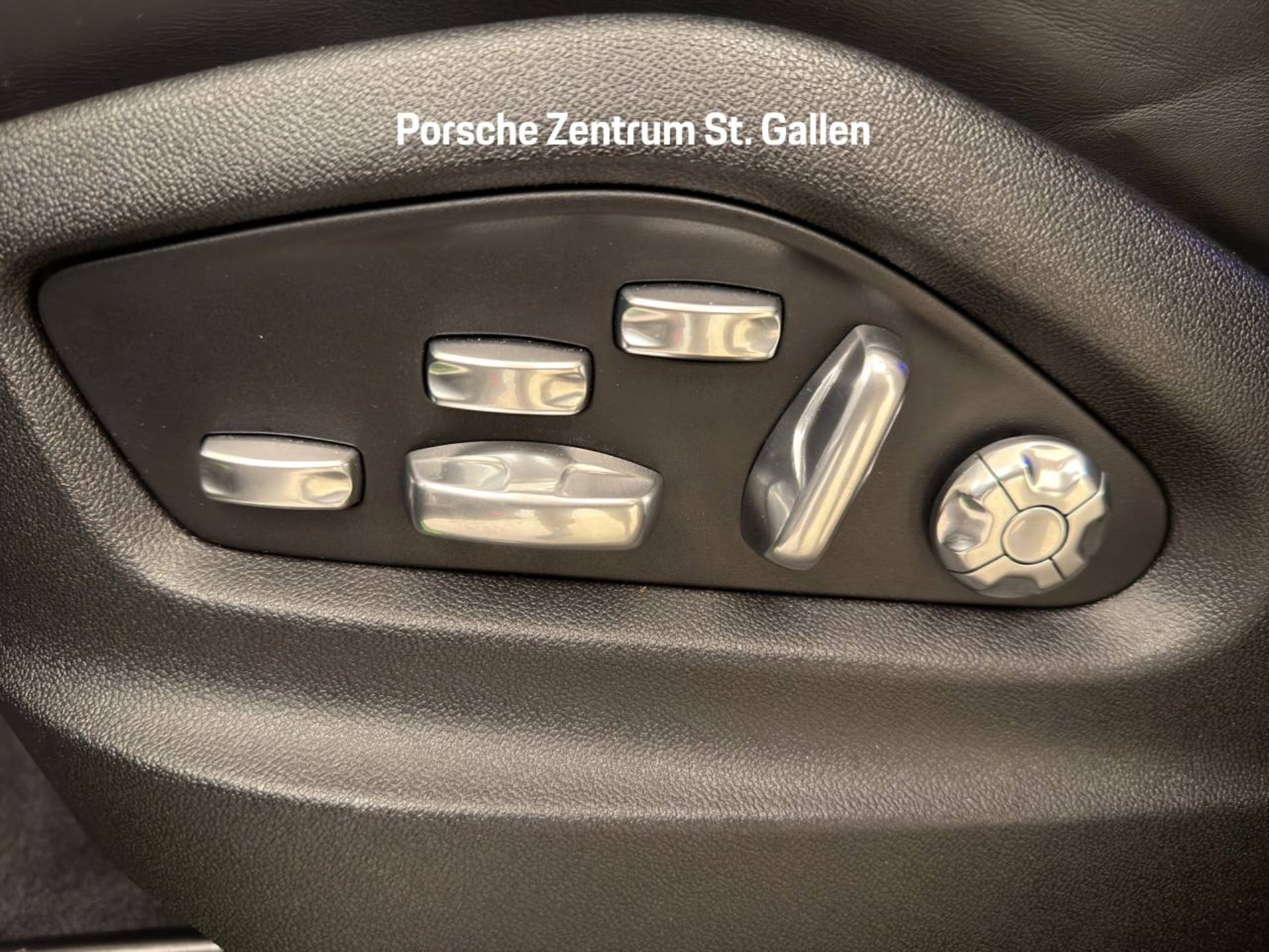 PORSCHE Cayenne Turbo S E-Hybrid Coupé-image-24