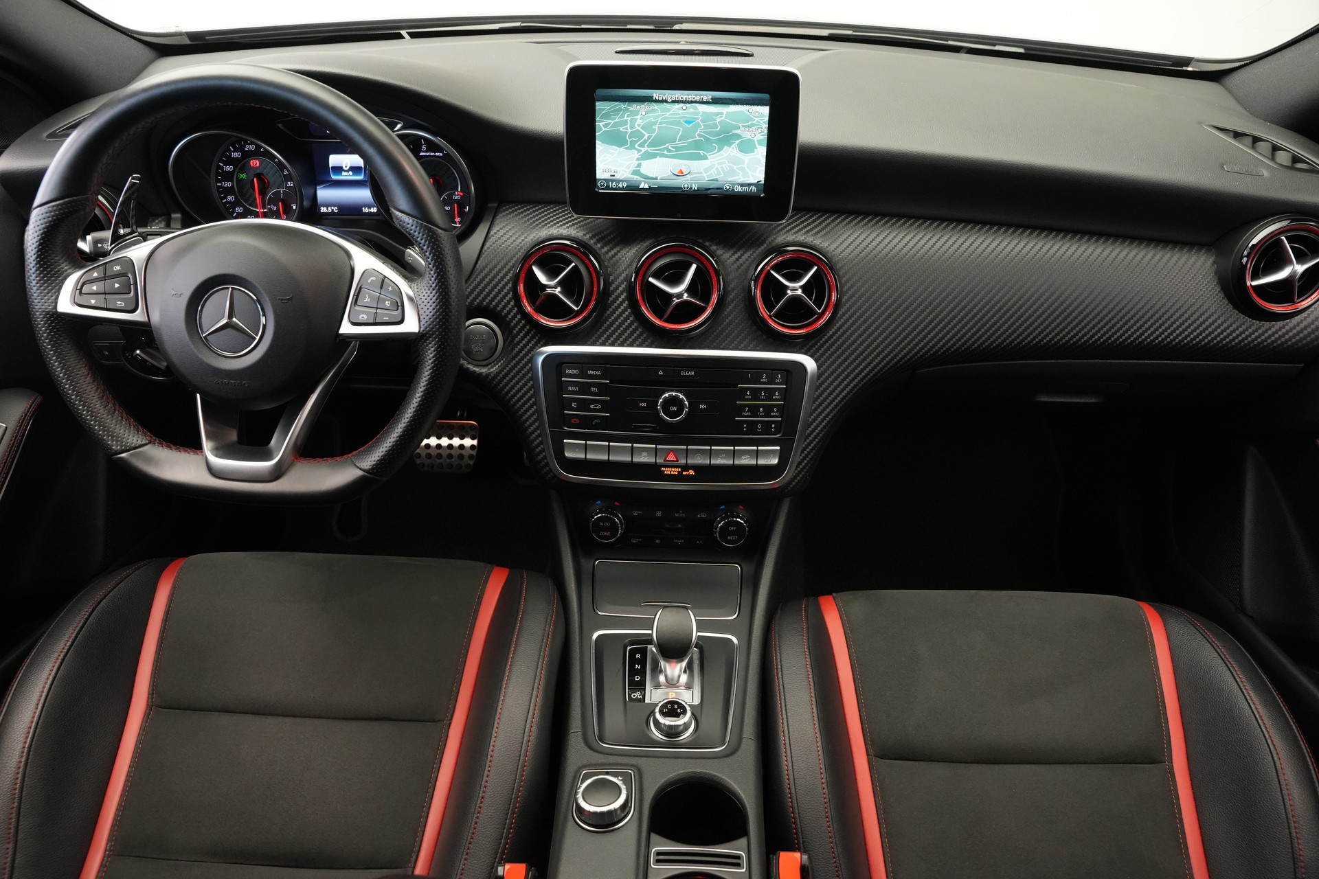 MERCEDES-BENZ A 45 AMG 4Matic Speedshift 7G-DCT *CH-Fahrzeug* *Performance Sitze*-image-9
